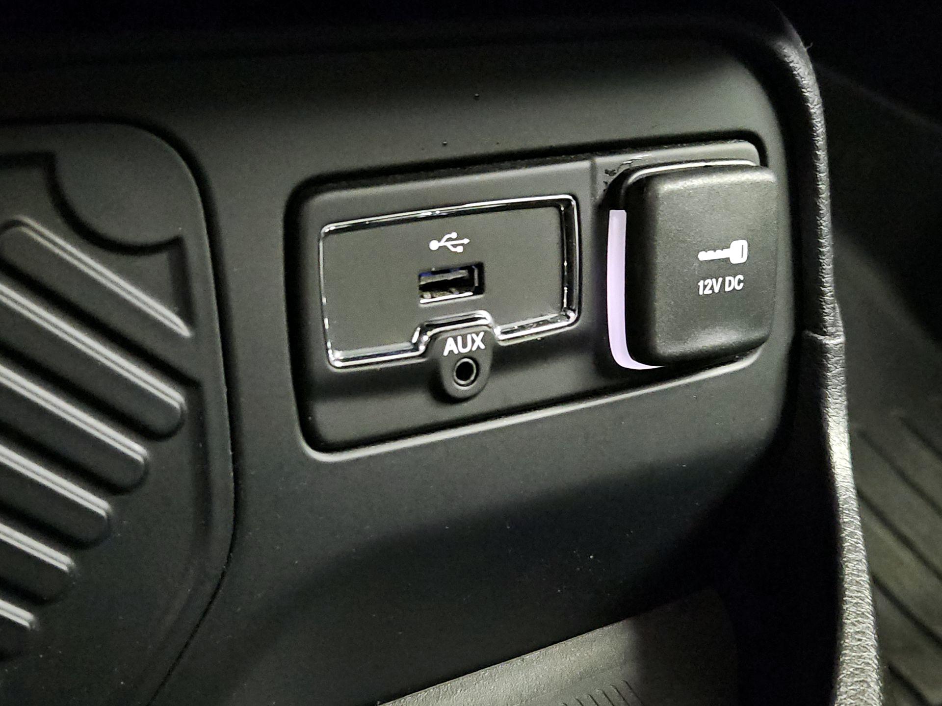 Thumbnail: 2015 Jeep Renegade - 18