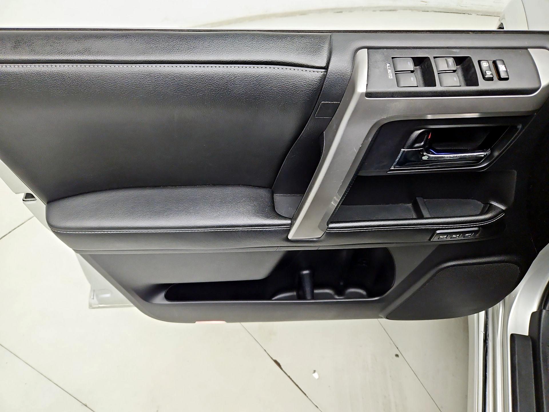 Thumbnail: 2014 Toyota 4Runner - 12