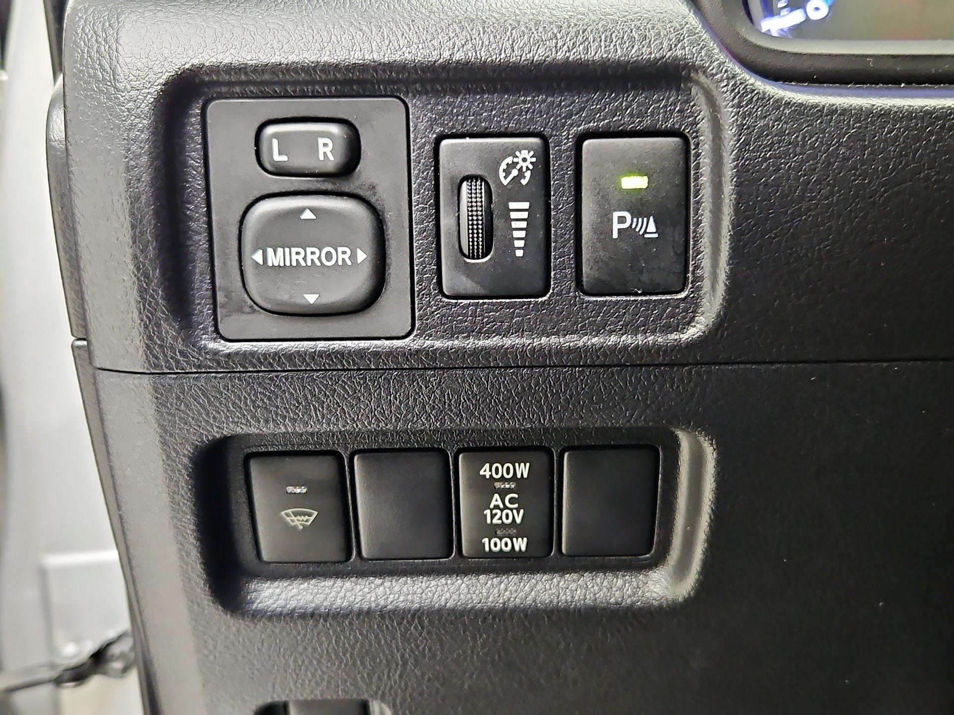 Thumbnail: 2014 Toyota 4Runner - 13