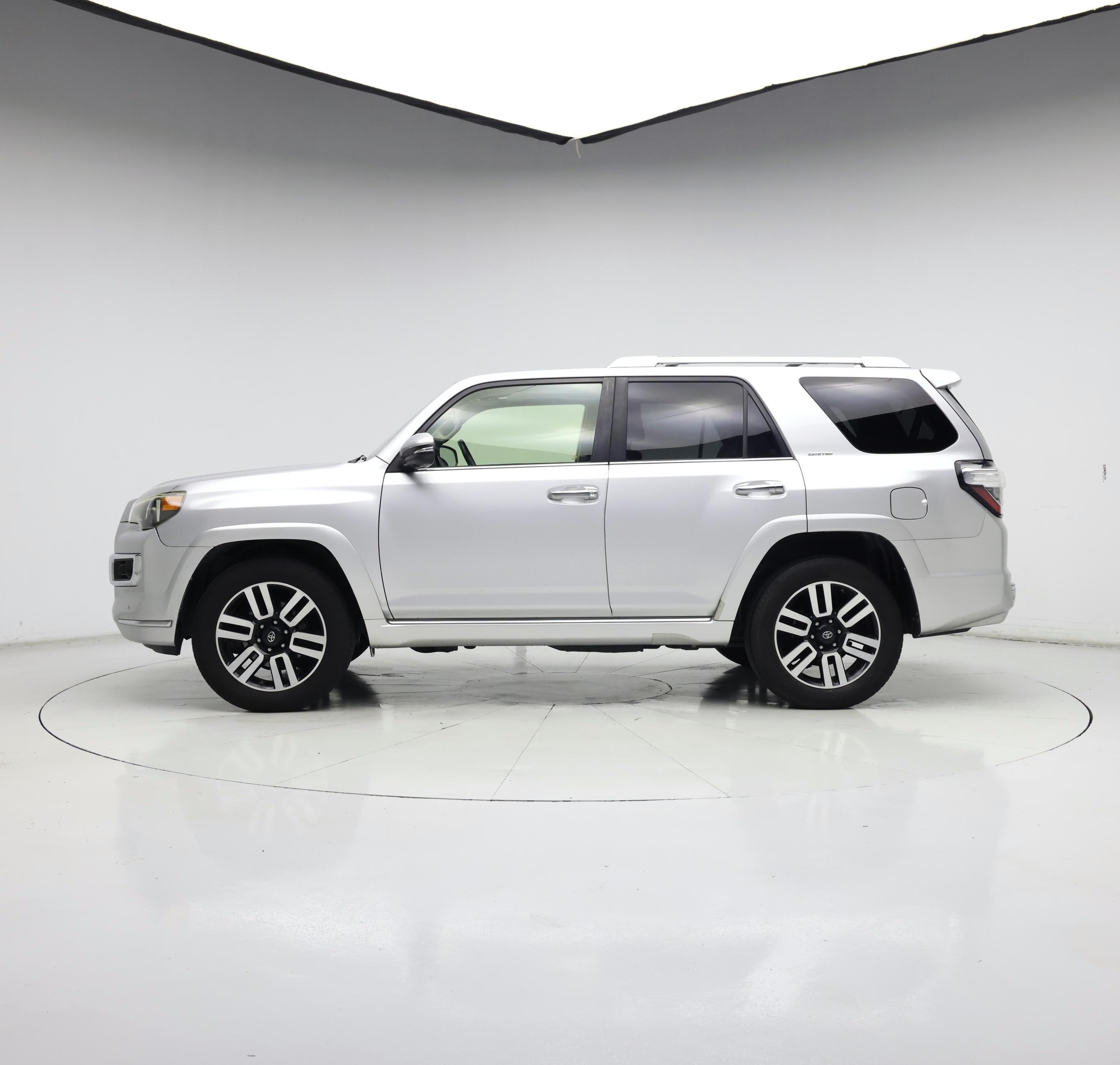 Thumbnail: 2014 Toyota 4Runner - 3