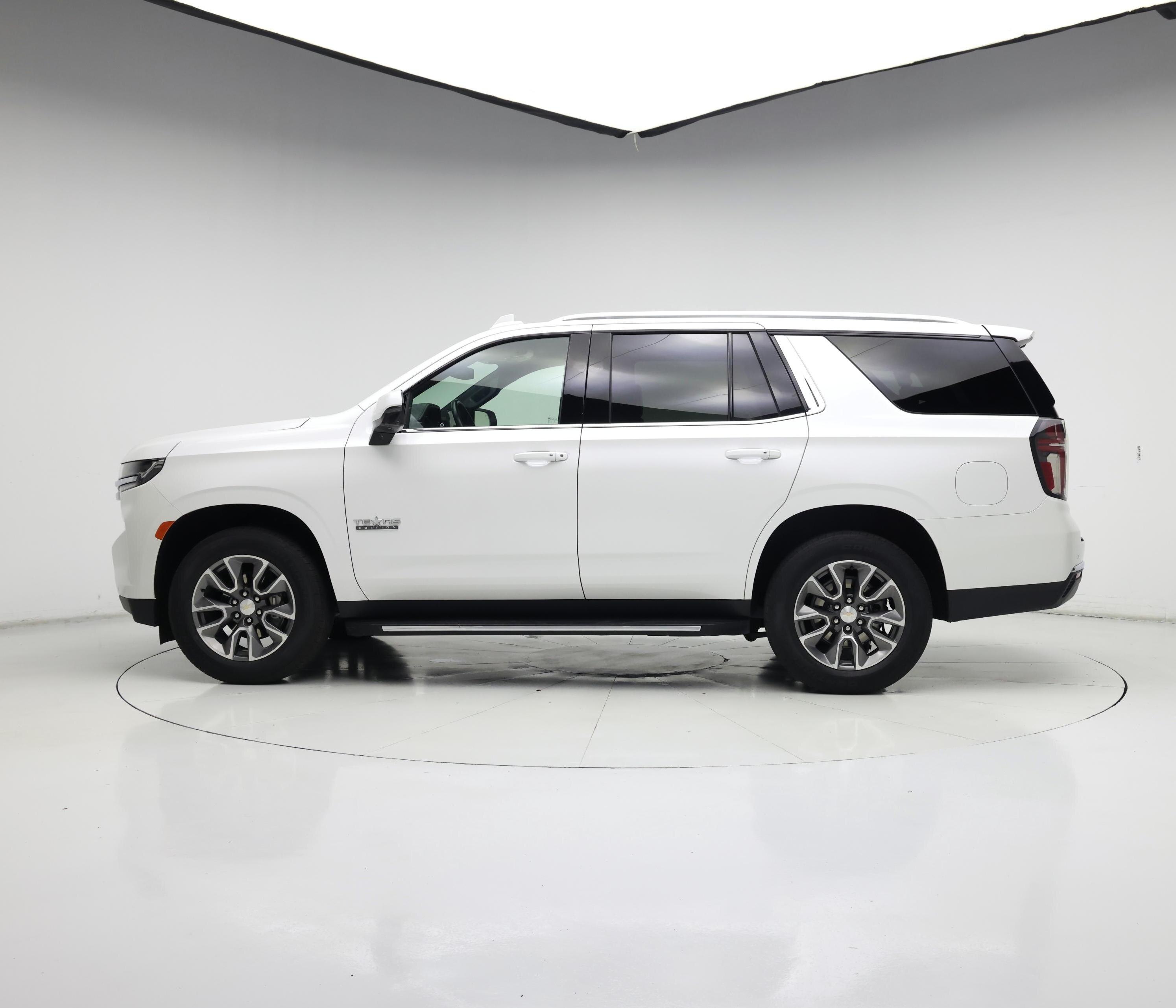 Thumbnail: 2022 Chevrolet Tahoe - 3