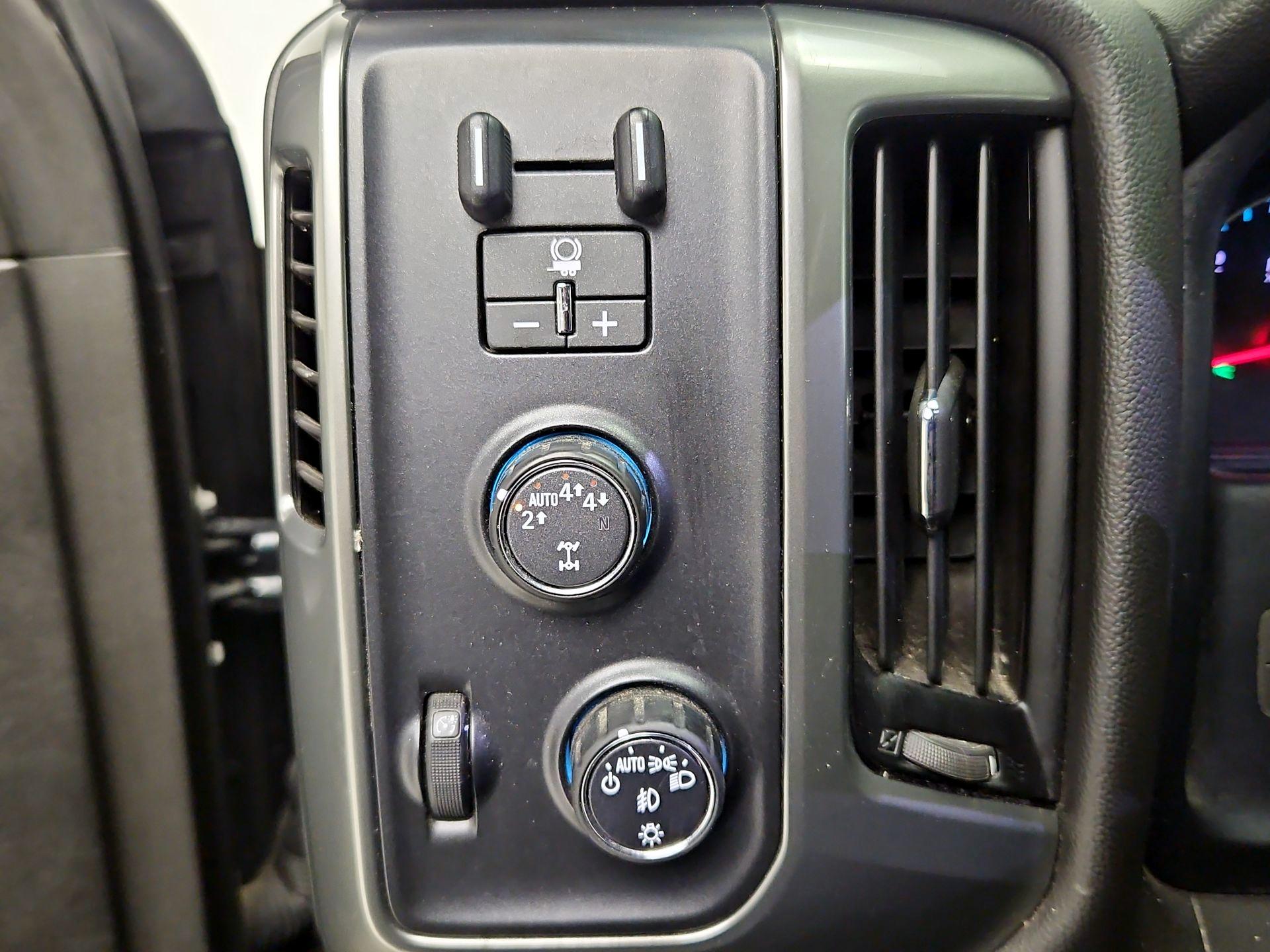 Thumbnail: 2018 Chevrolet Silverado 1500 - 13