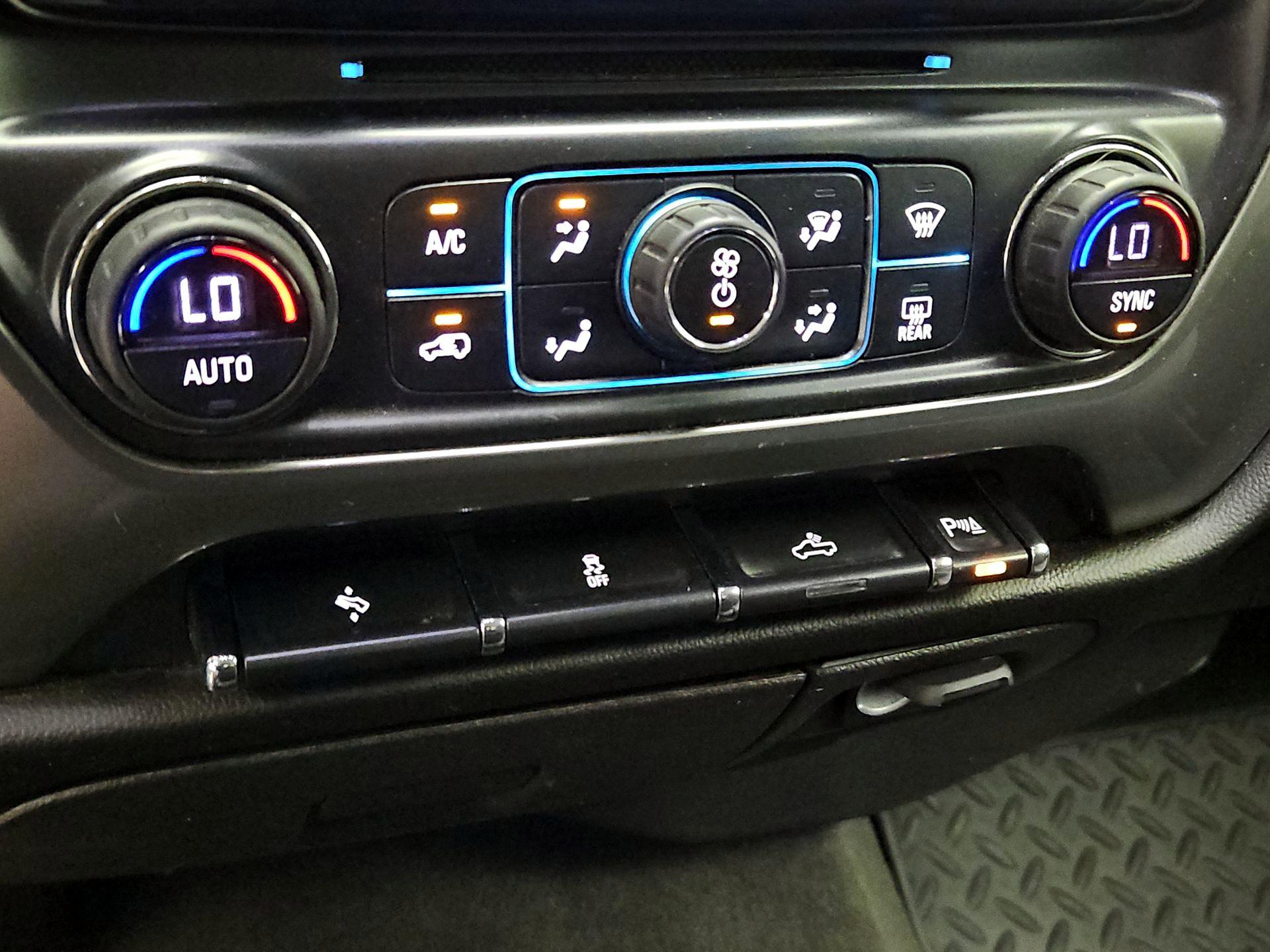 Thumbnail: 2018 Chevrolet Silverado 1500 - 16