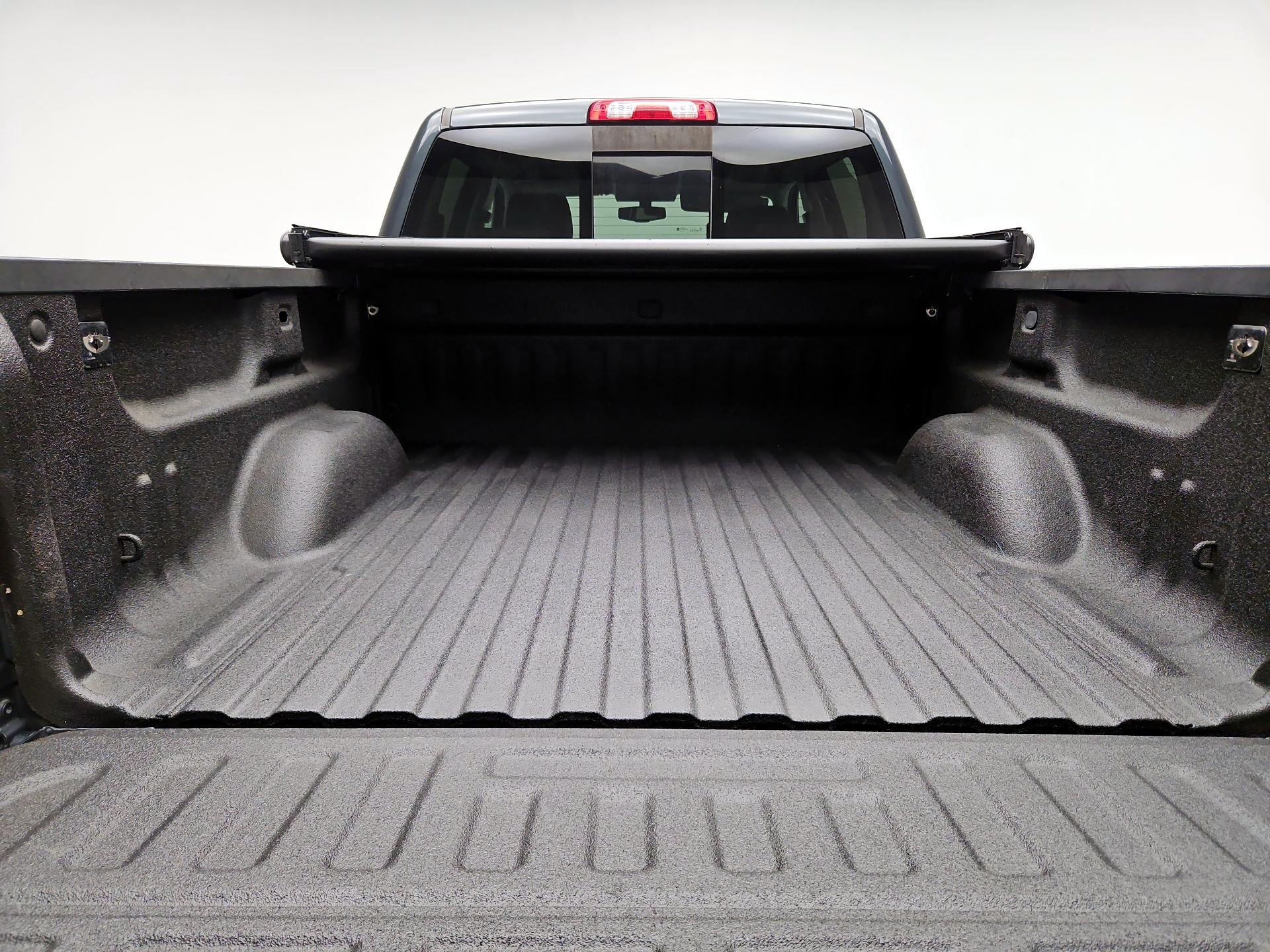 Thumbnail: 2018 Chevrolet Silverado 1500 - 20