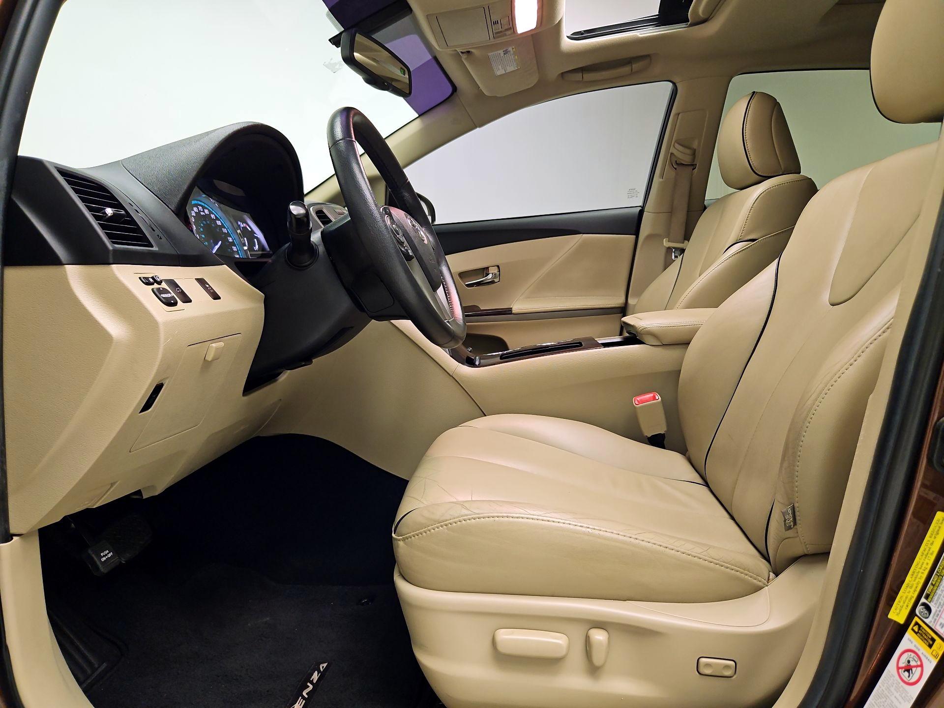 Thumbnail: 2014 Toyota Venza - 11