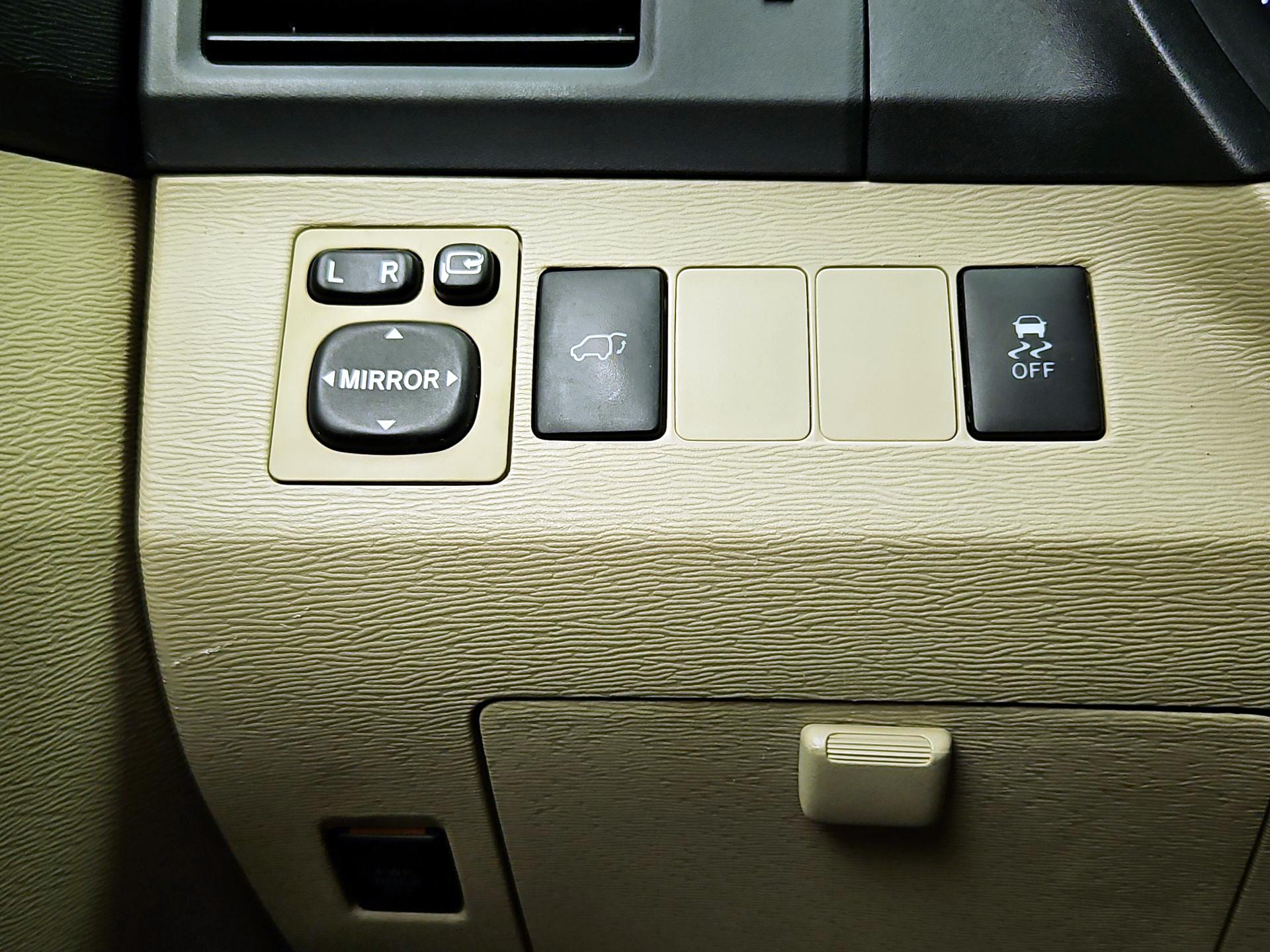 Thumbnail: 2014 Toyota Venza - 13