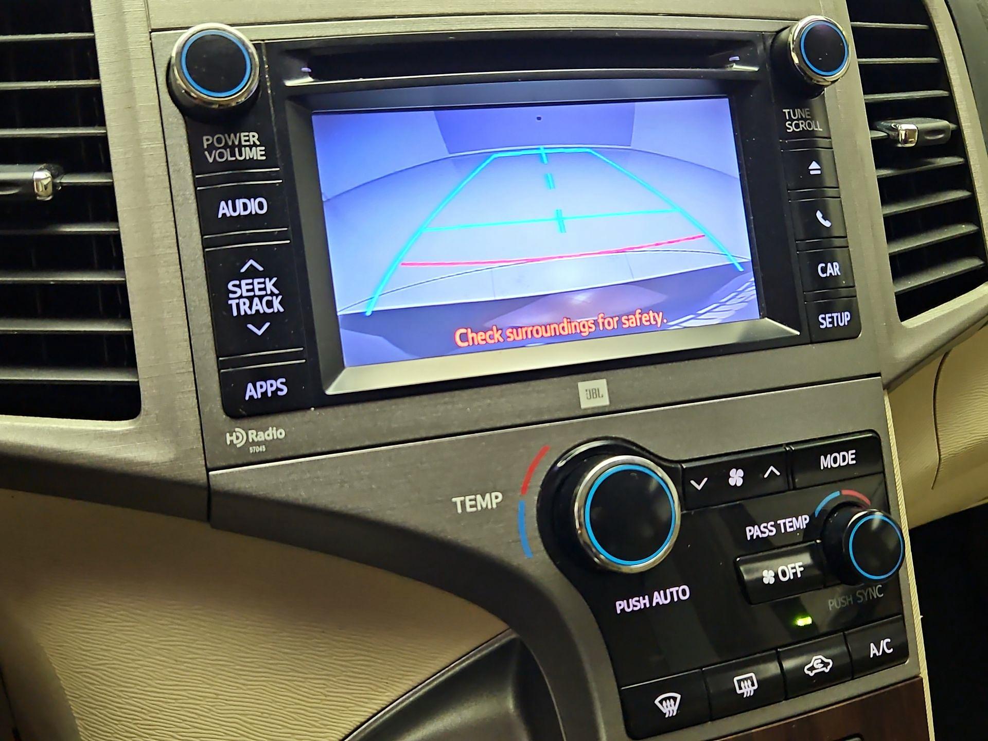 Thumbnail: 2014 Toyota Venza - 14