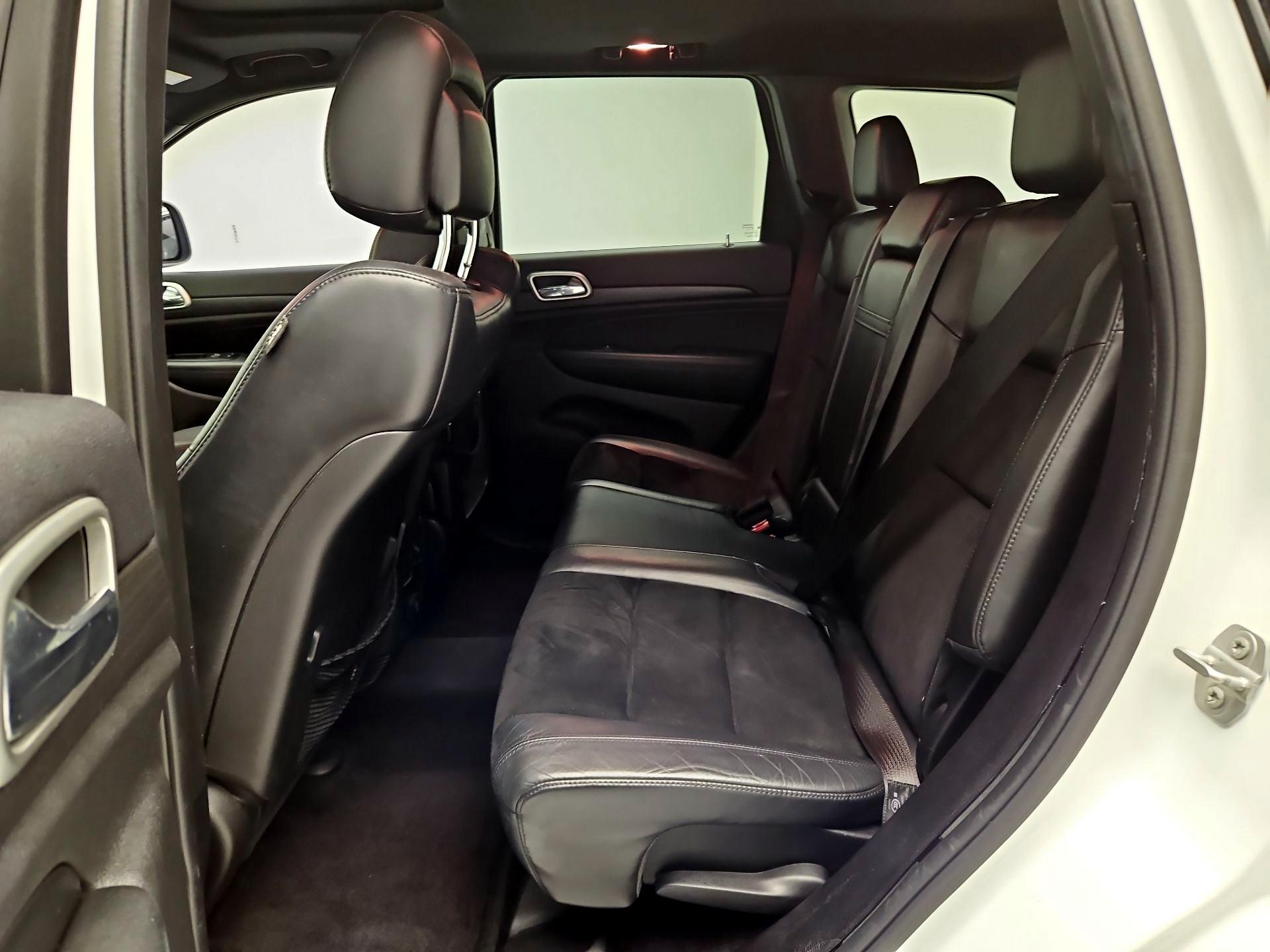 Thumbnail: 2015 Jeep Grand Cherokee - 17