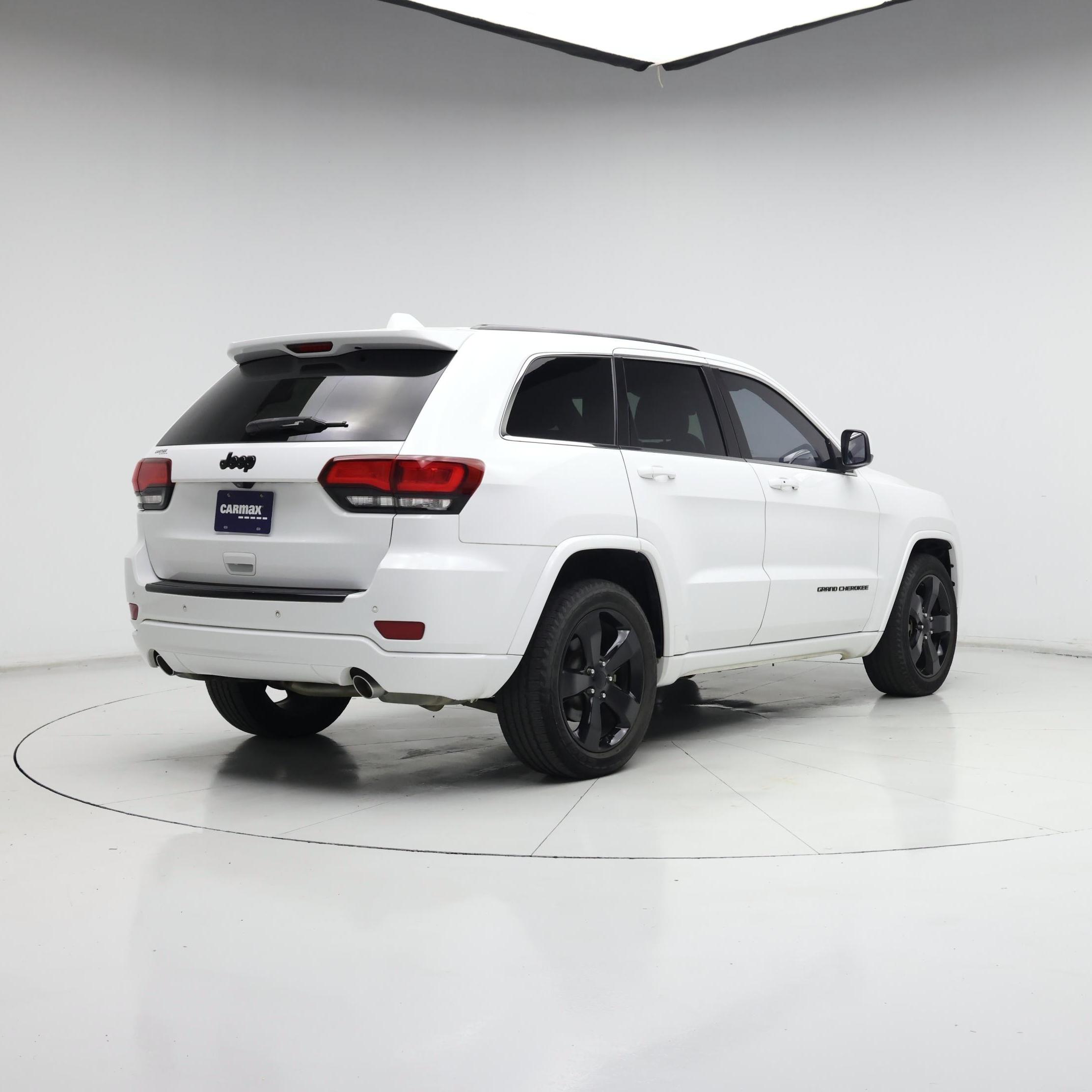 Thumbnail: 2015 Jeep Grand Cherokee - 8