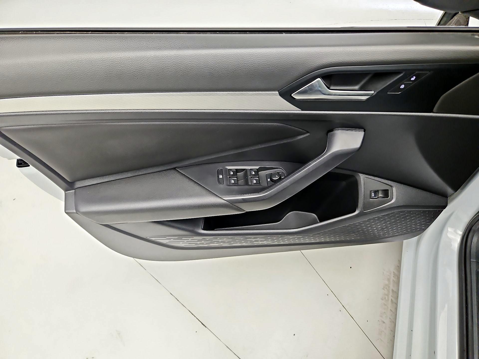 Thumbnail: 2019 Volkswagen Jetta - 12