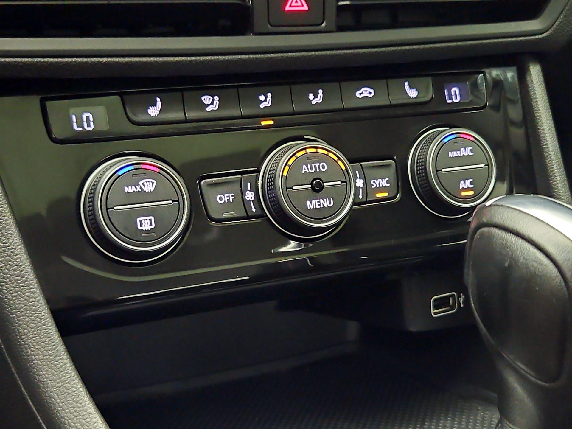 Thumbnail: 2019 Volkswagen Jetta - 16