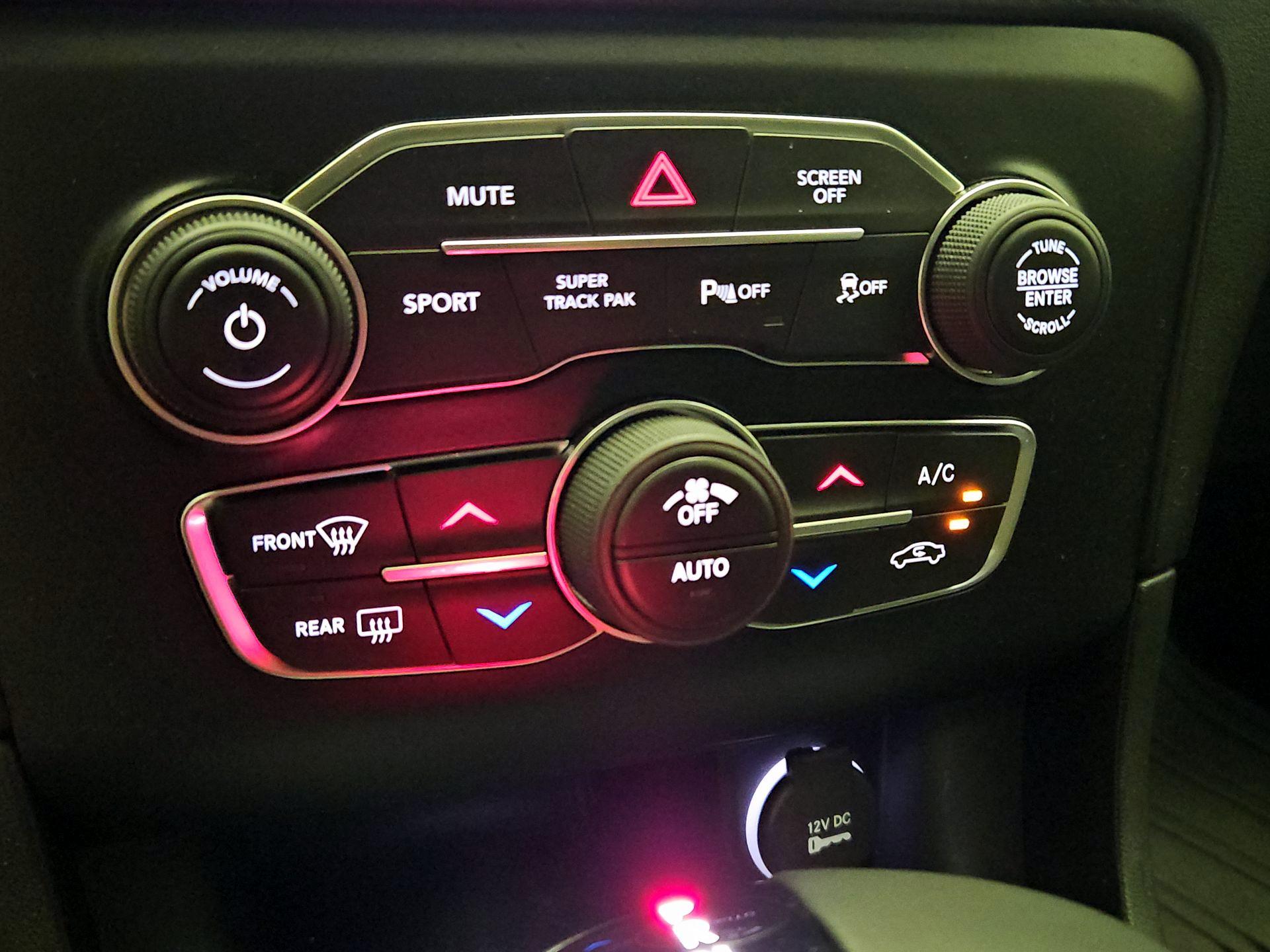 Thumbnail: 2022 Dodge Charger - 16