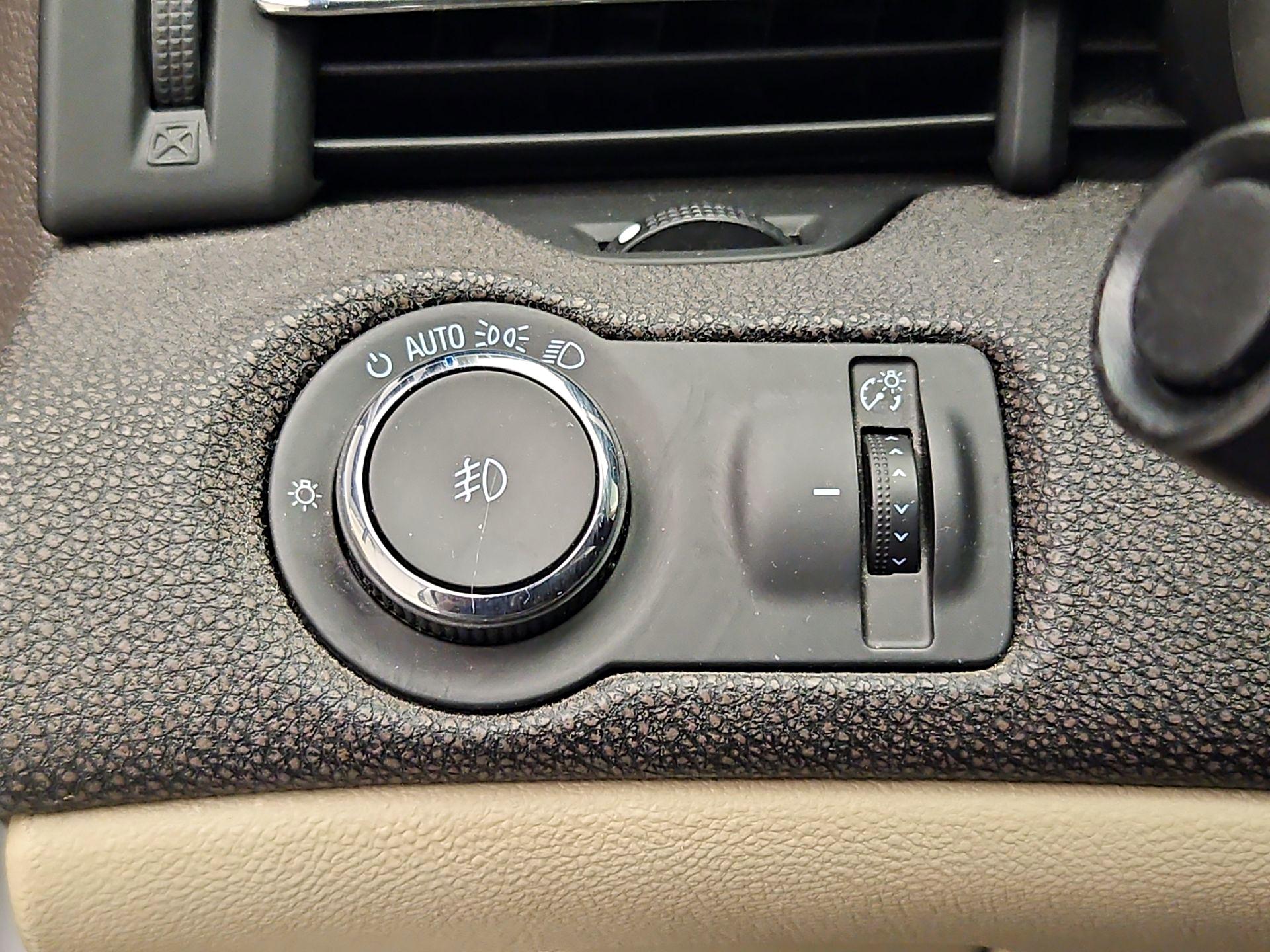 Thumbnail: 2015 Chevrolet Malibu - 13
