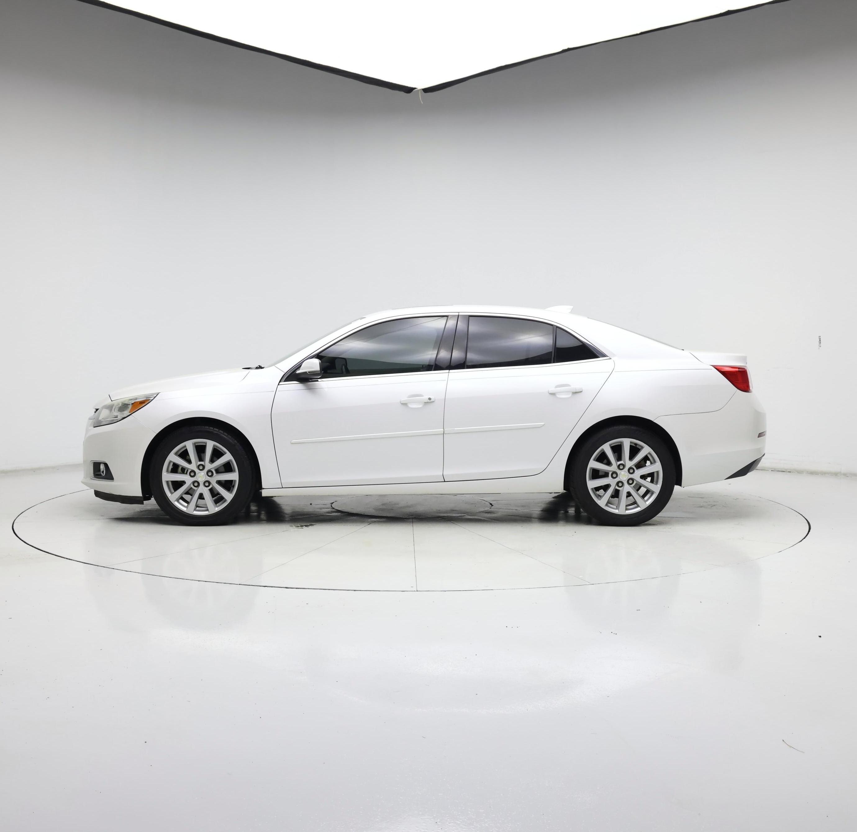 Thumbnail: 2015 Chevrolet Malibu - 3