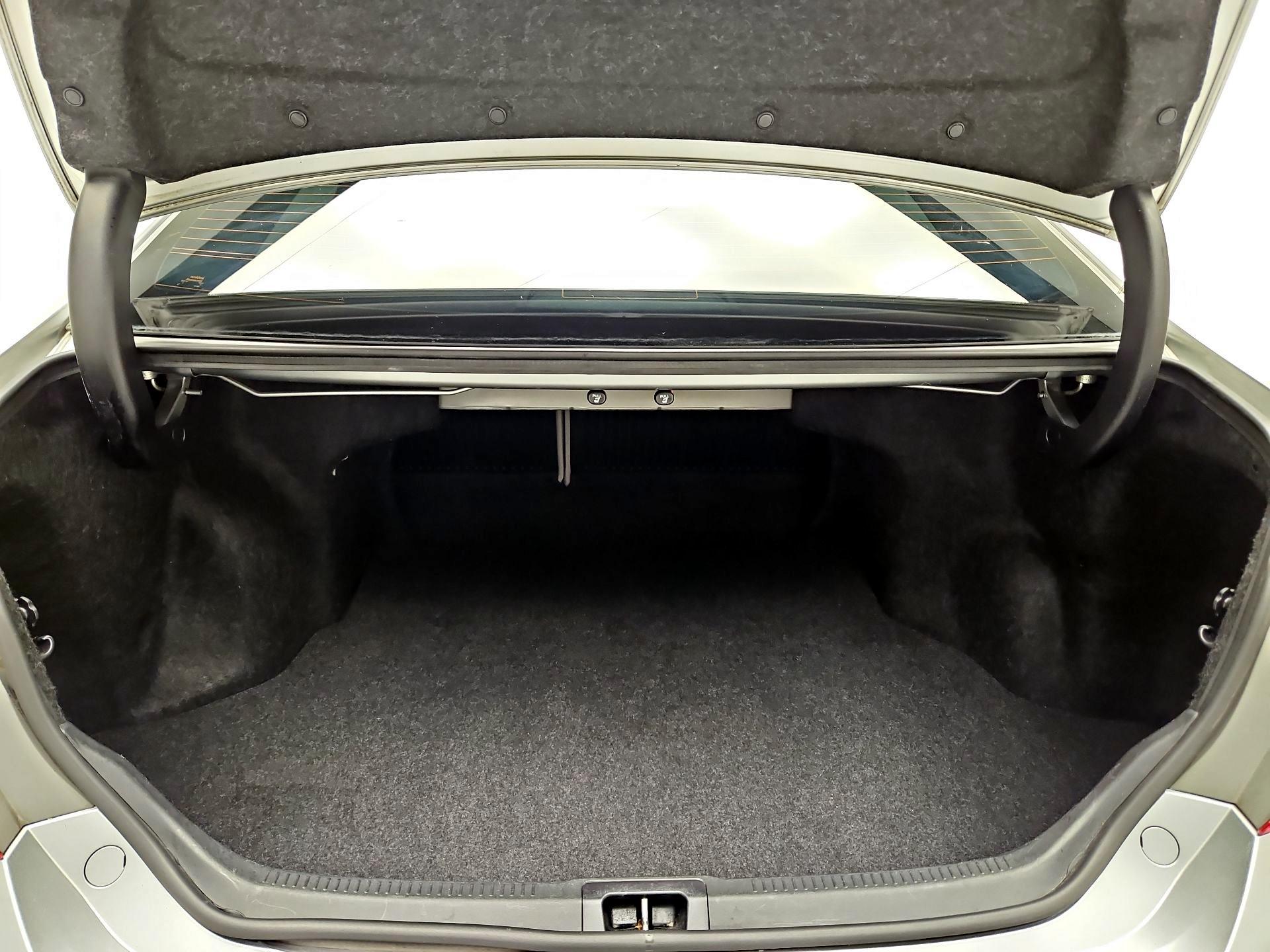 Thumbnail: 2015 Toyota Camry - 20