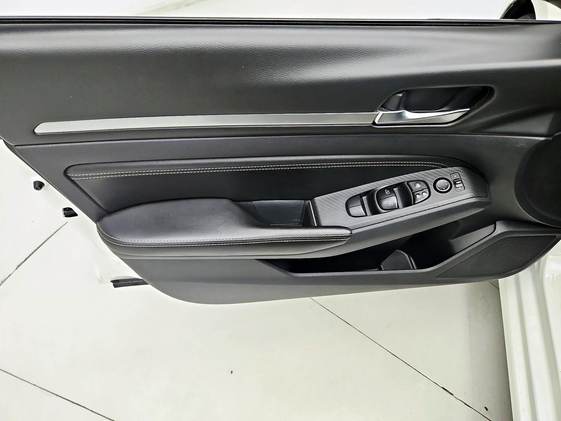 Thumbnail: 2019 Nissan Altima - 12