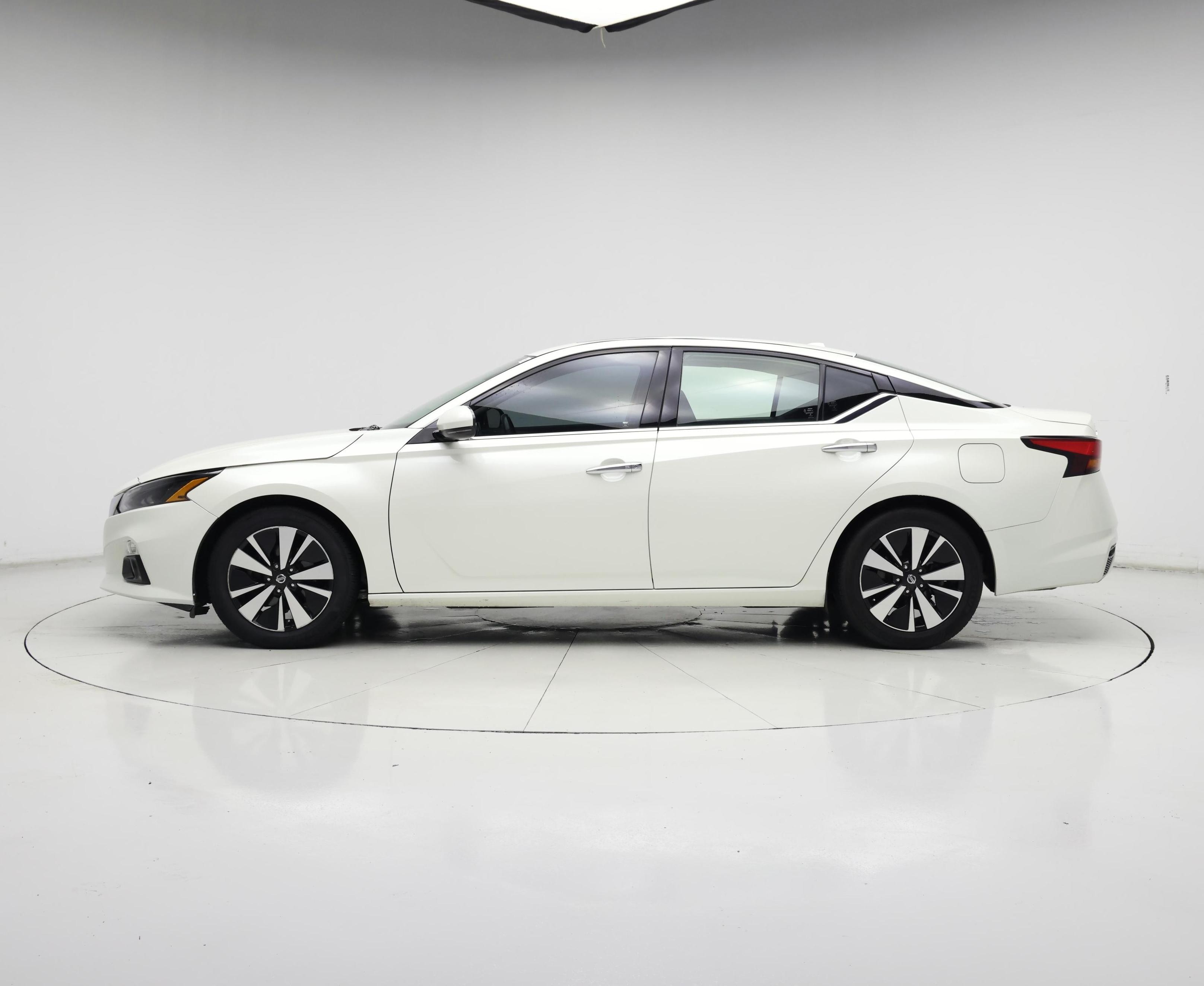Thumbnail: 2019 Nissan Altima - 3