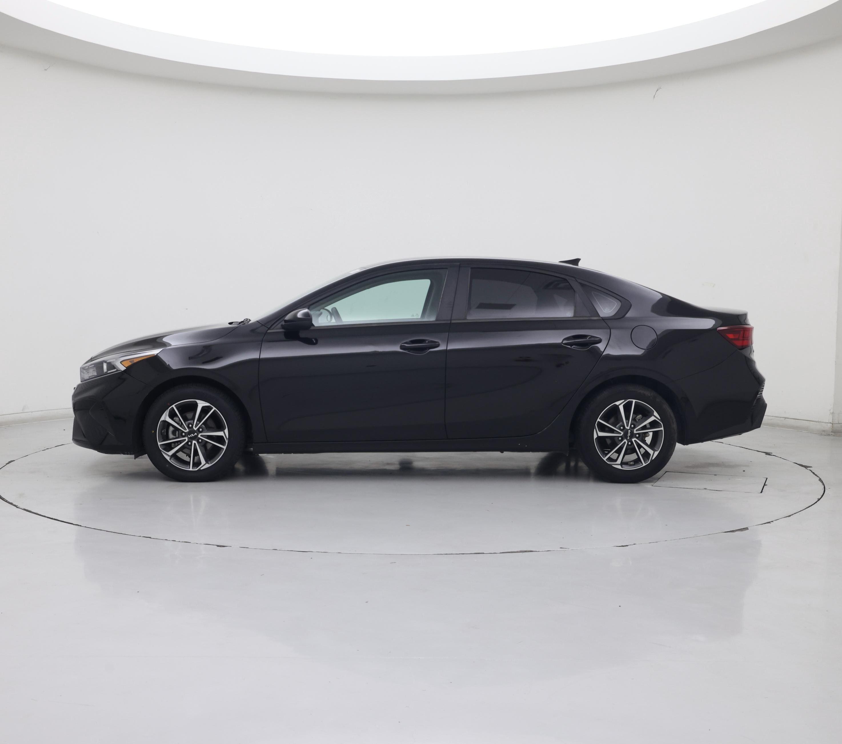 Thumbnail: 2022 Kia Forte - 3