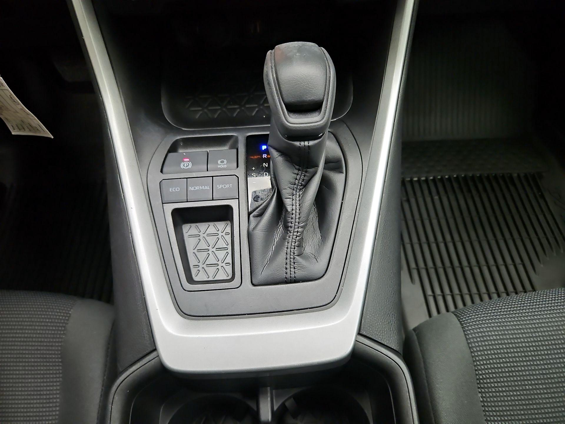 Thumbnail: 2023 Toyota RAV4 - 17