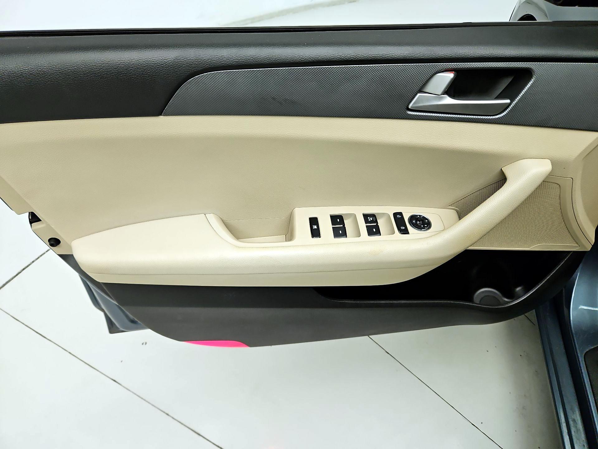 Thumbnail: 2017 Hyundai Sonata - 12