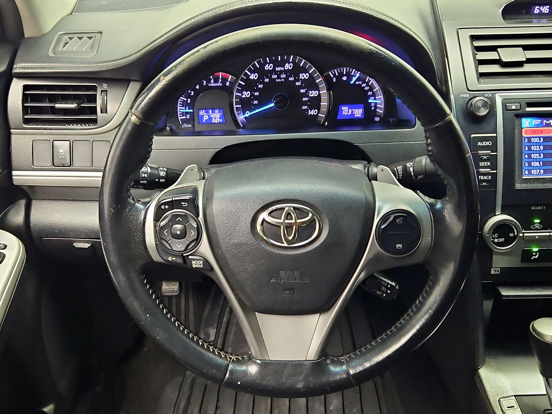 Thumbnail: 2014 Toyota Camry - 10