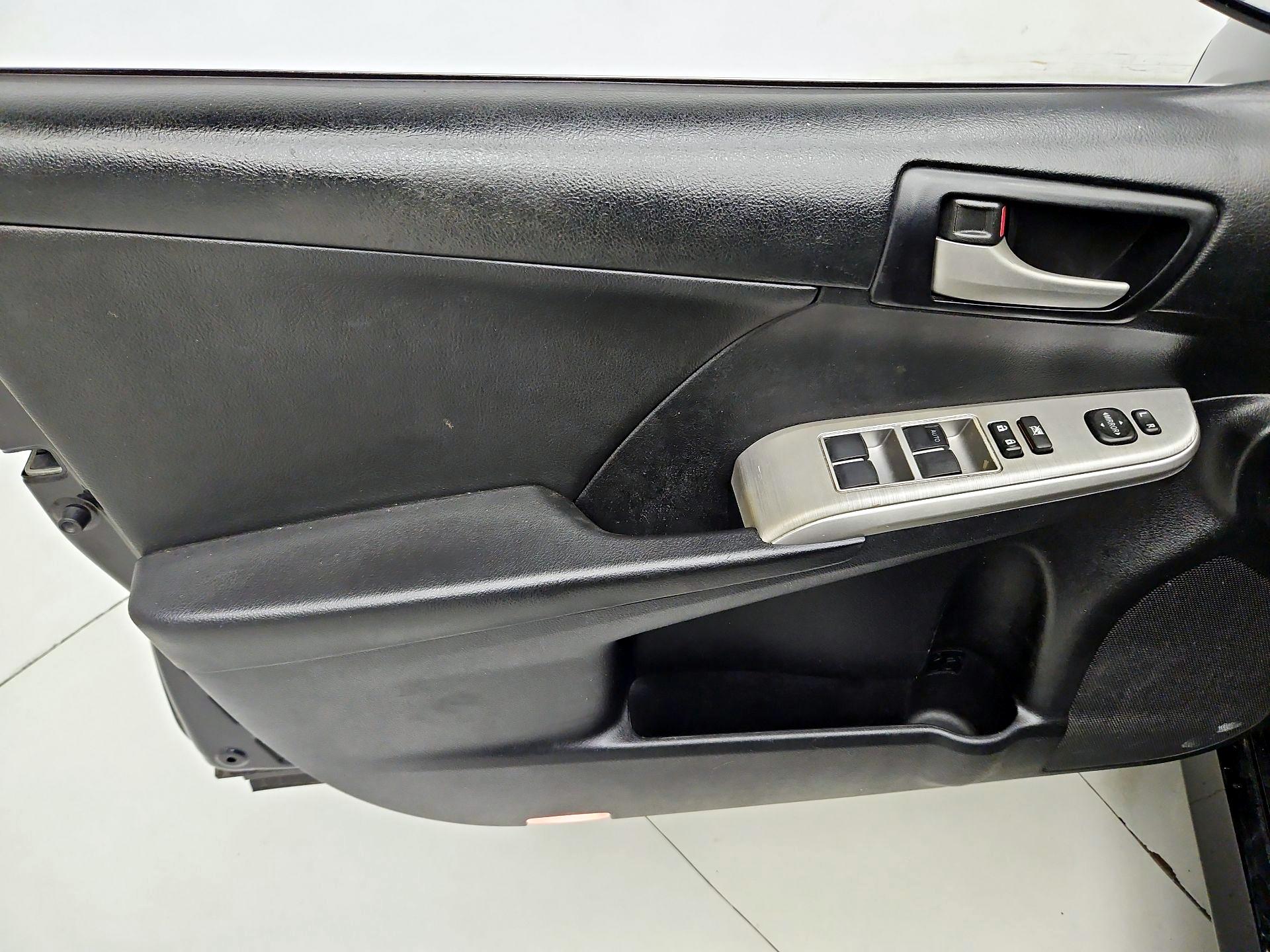 Thumbnail: 2014 Toyota Camry - 12