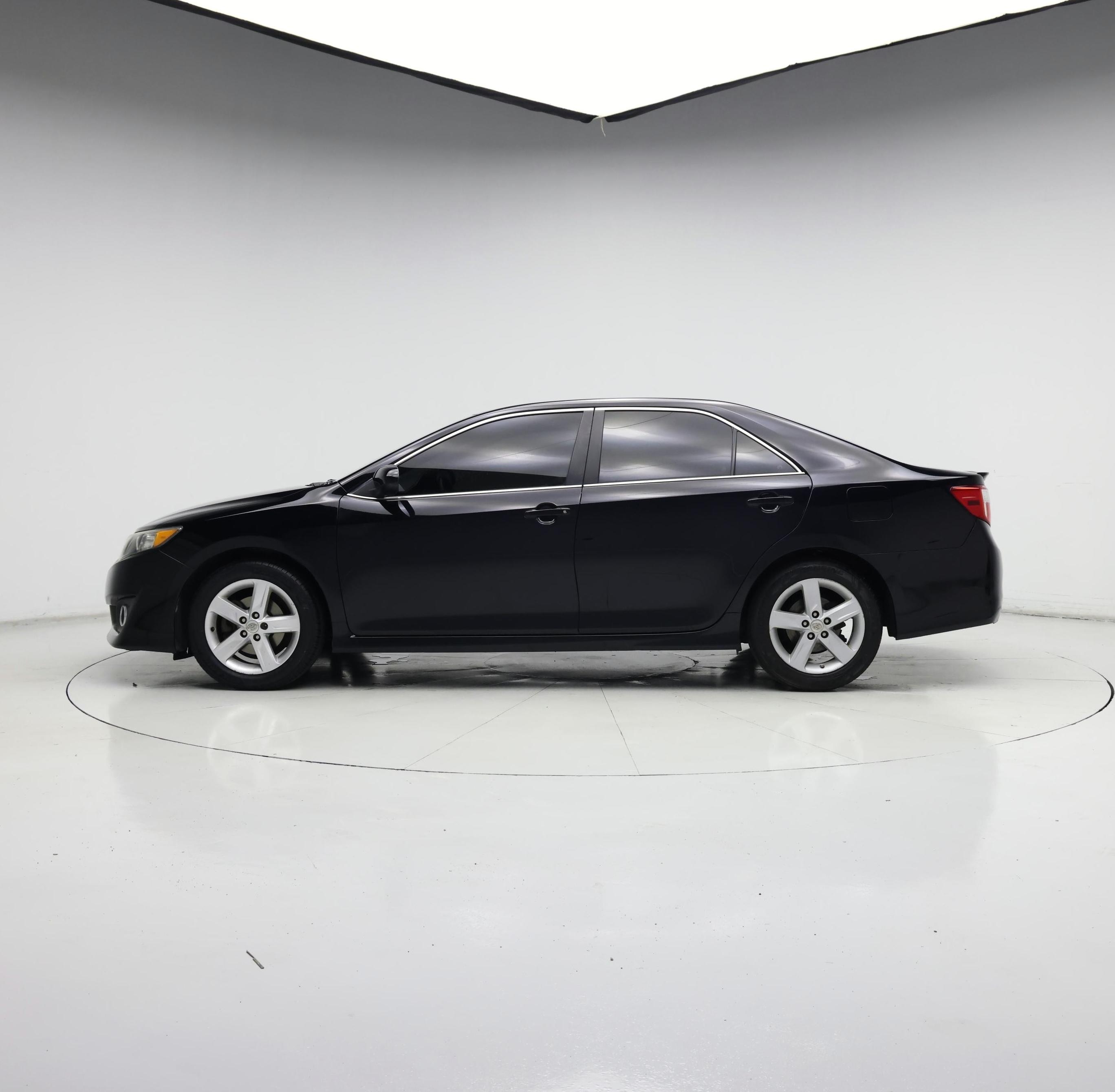Thumbnail: 2014 Toyota Camry - 3