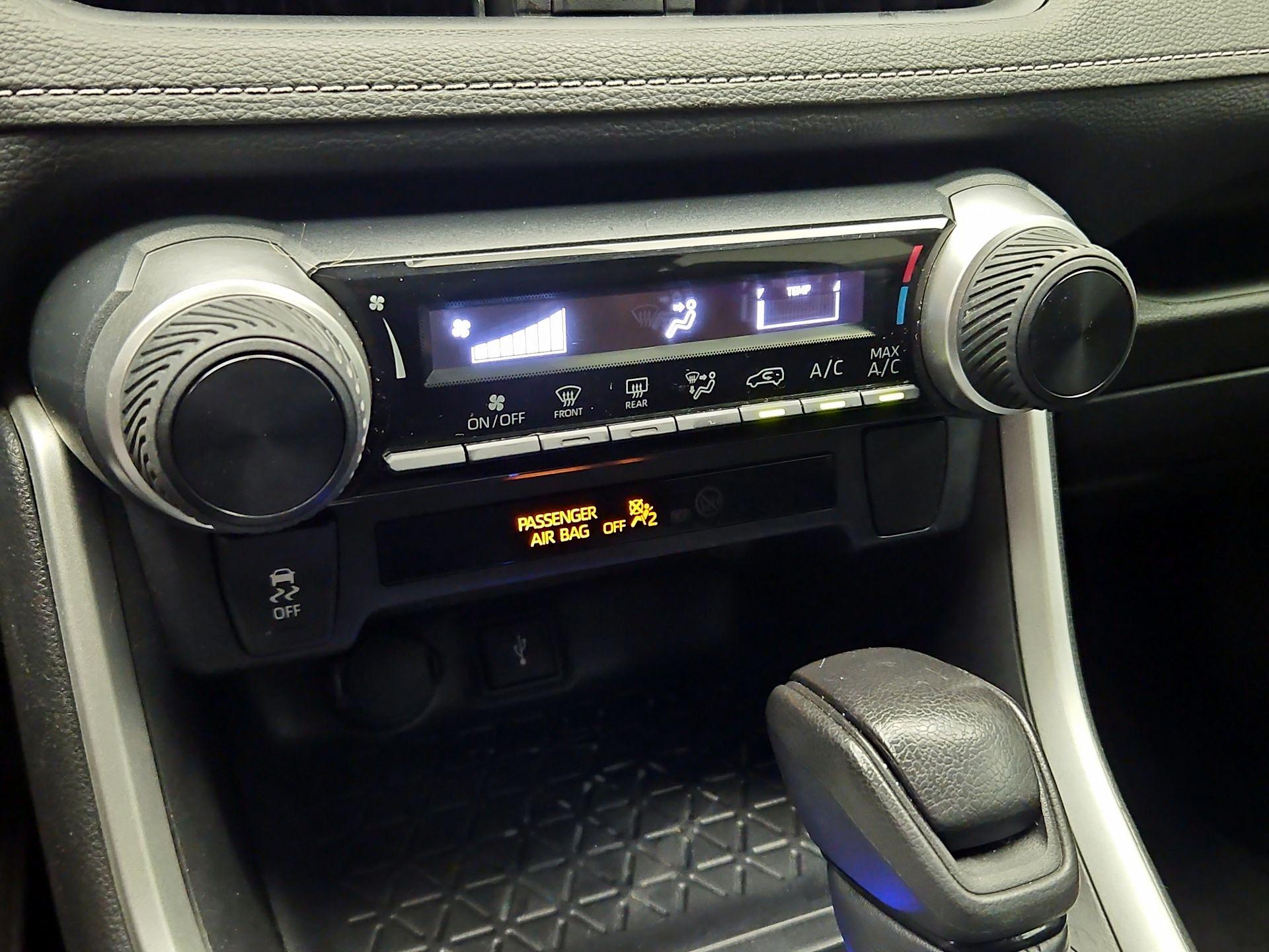 Thumbnail: 2020 Toyota RAV4 - 16