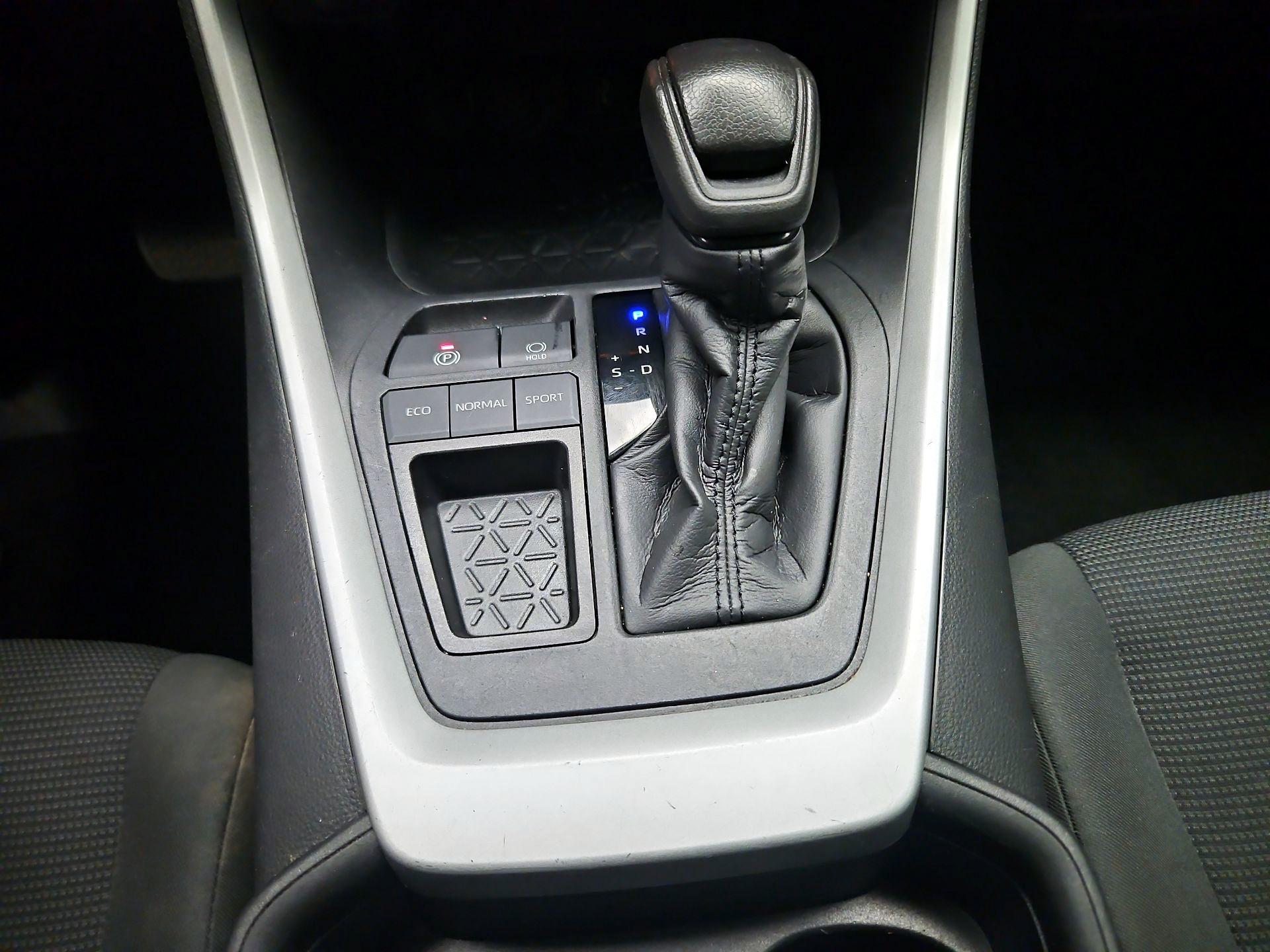 Thumbnail: 2020 Toyota RAV4 - 17