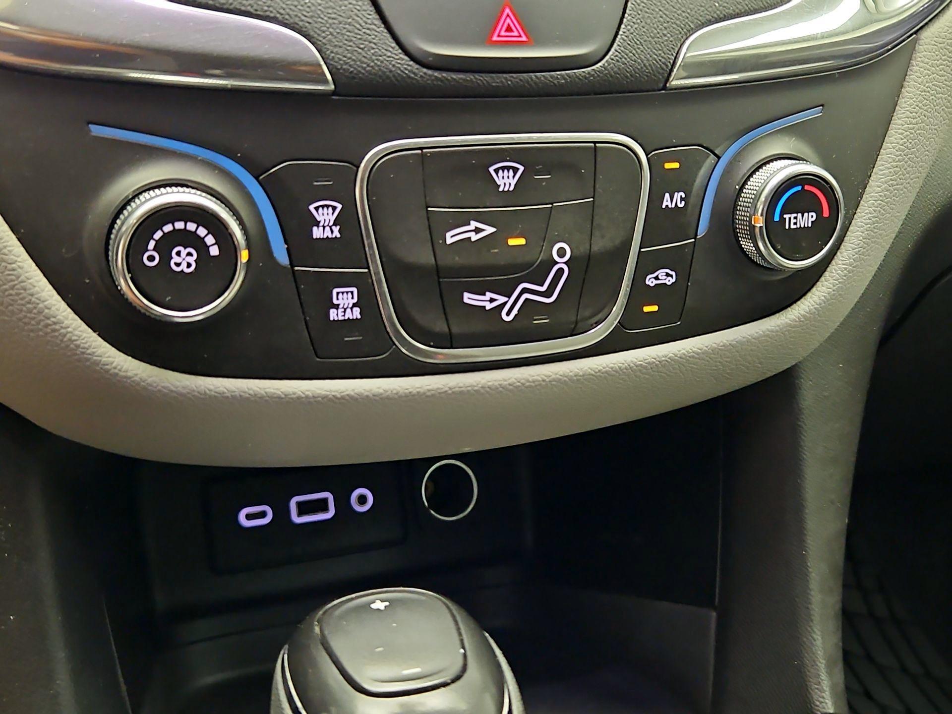 Thumbnail: 2019 Chevrolet Equinox - 16