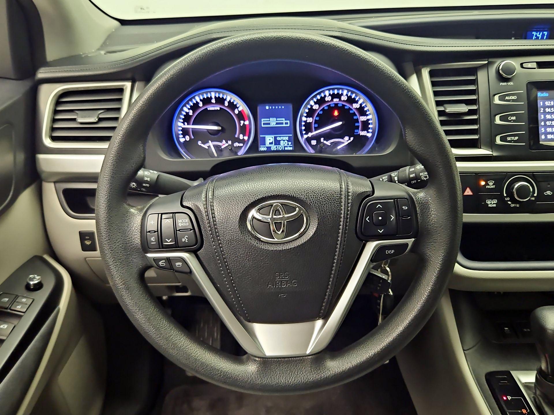 Thumbnail: 2015 Toyota Highlander - 10