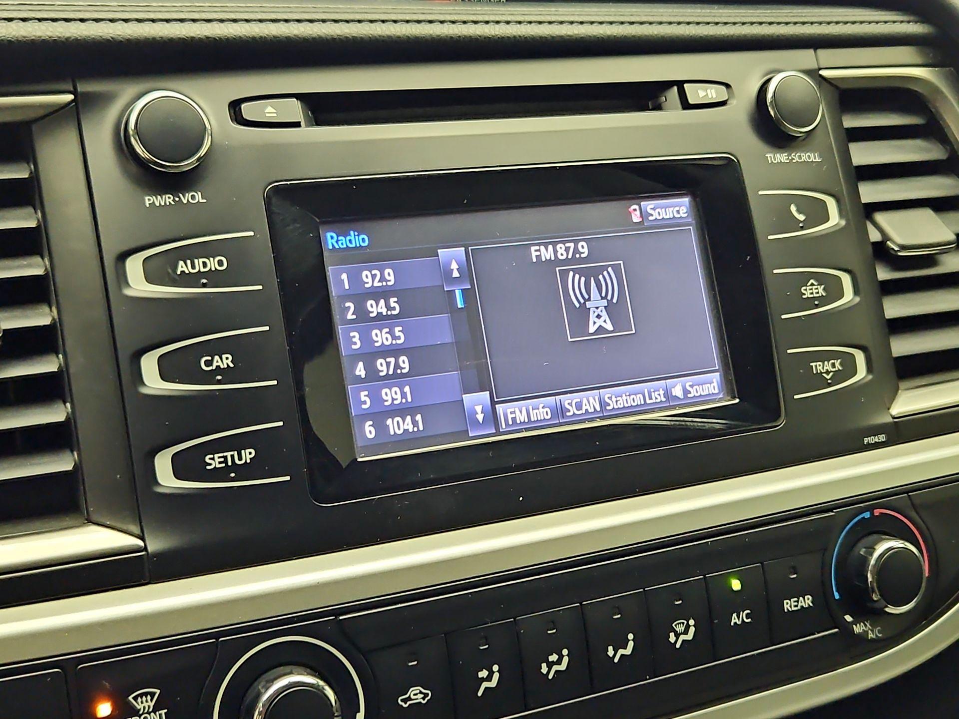 Thumbnail: 2015 Toyota Highlander - 15