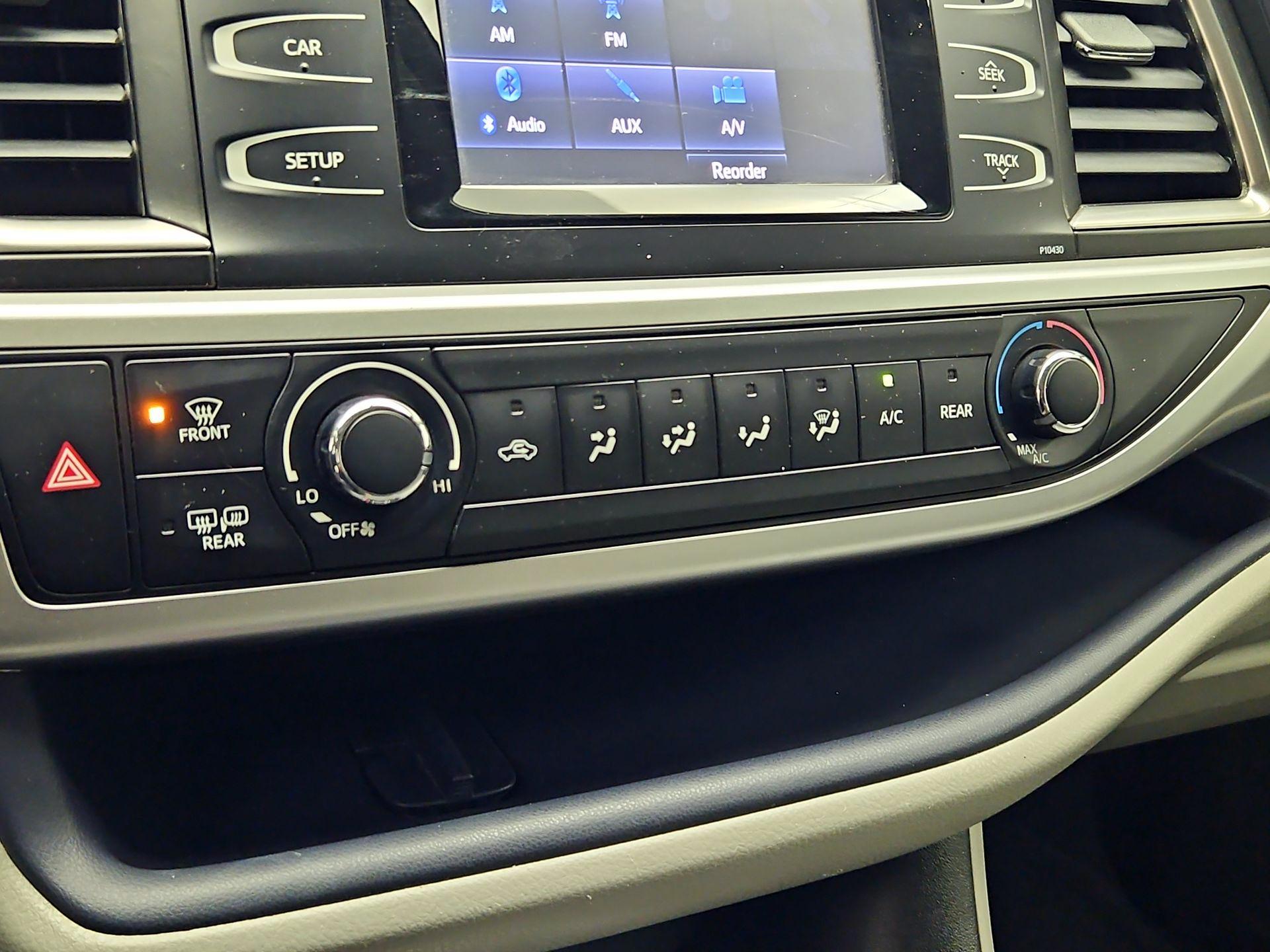 Thumbnail: 2015 Toyota Highlander - 16