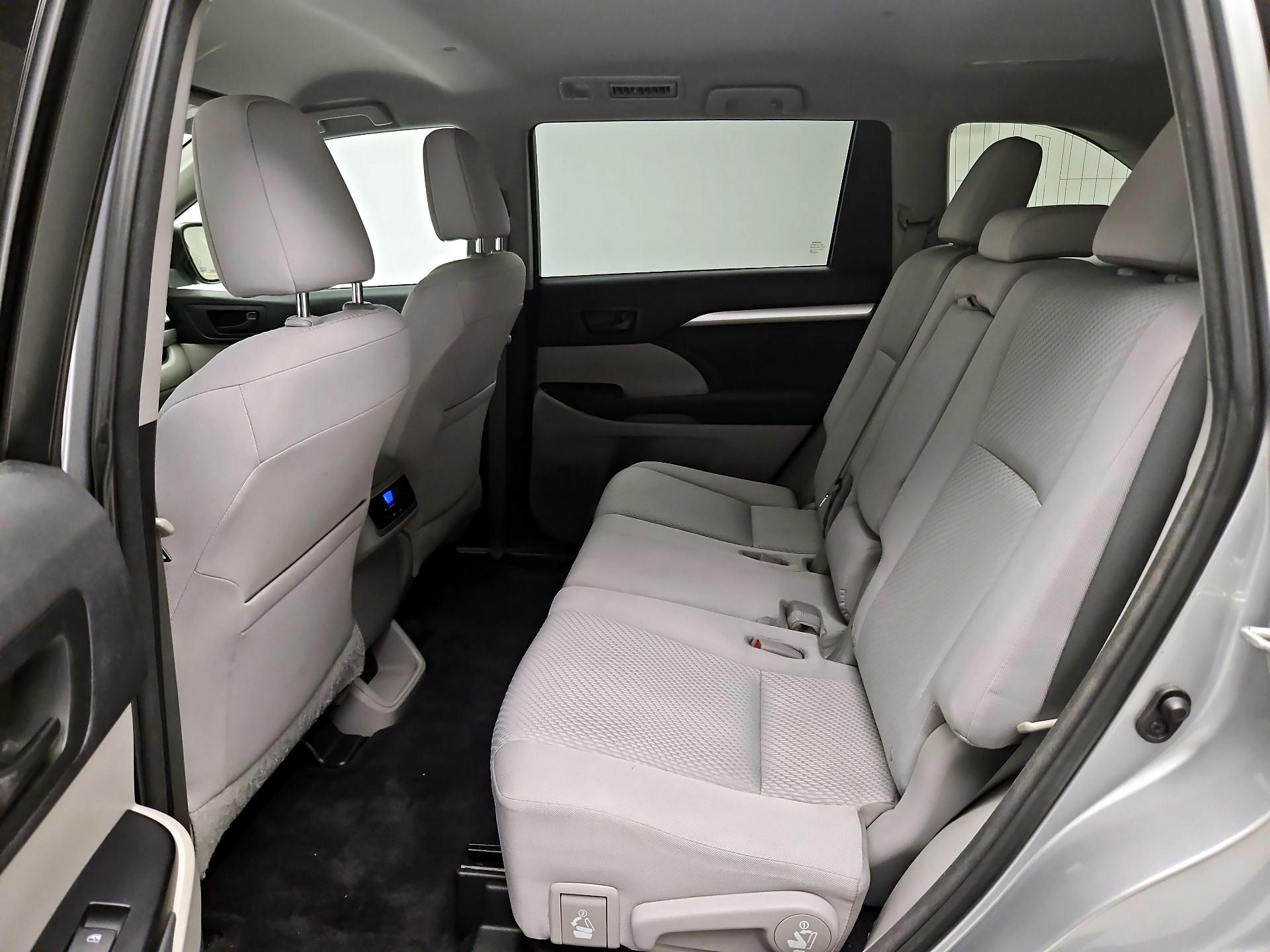 Thumbnail: 2015 Toyota Highlander - 19
