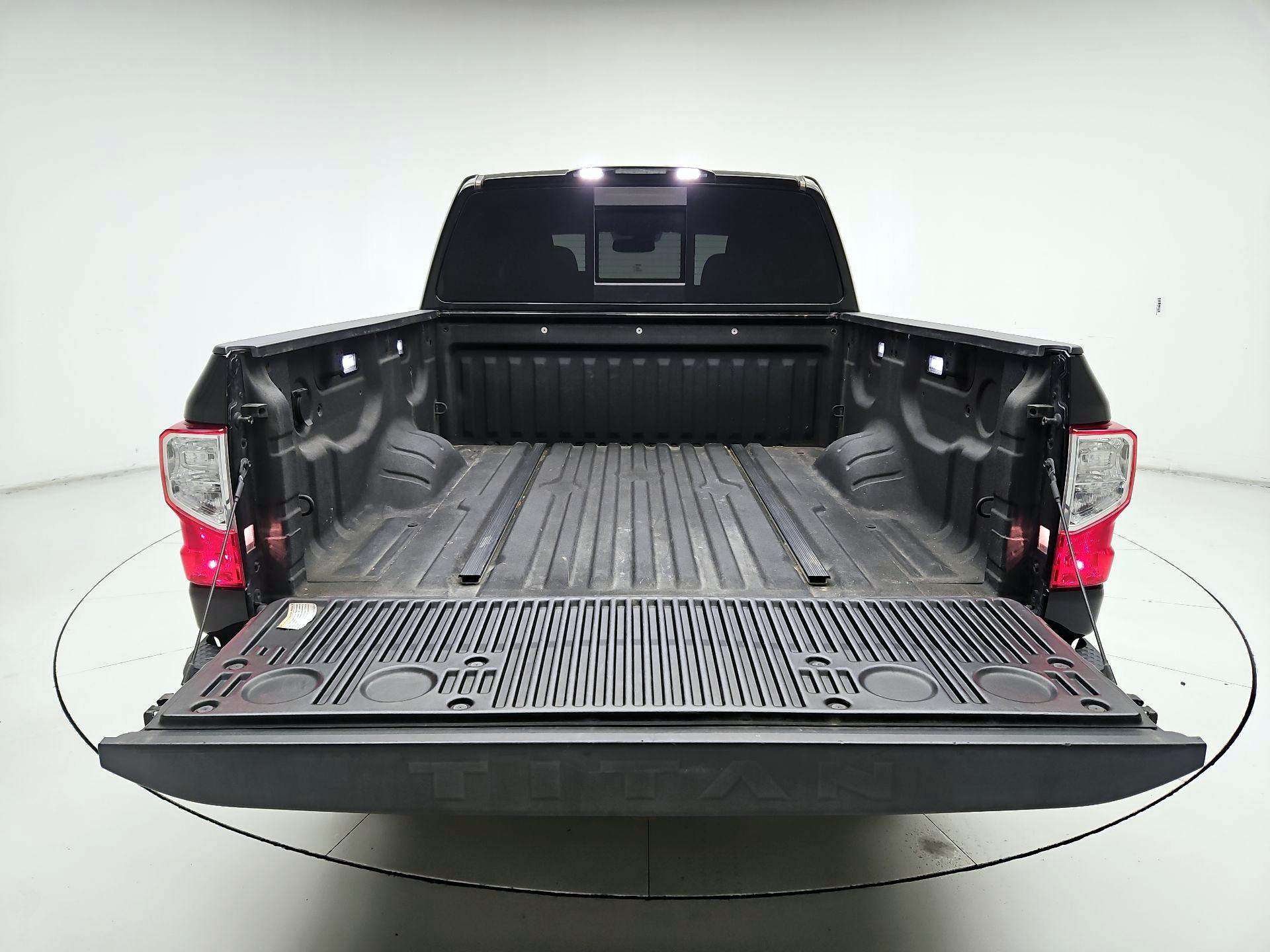 Thumbnail: 2018 Nissan Titan - 18