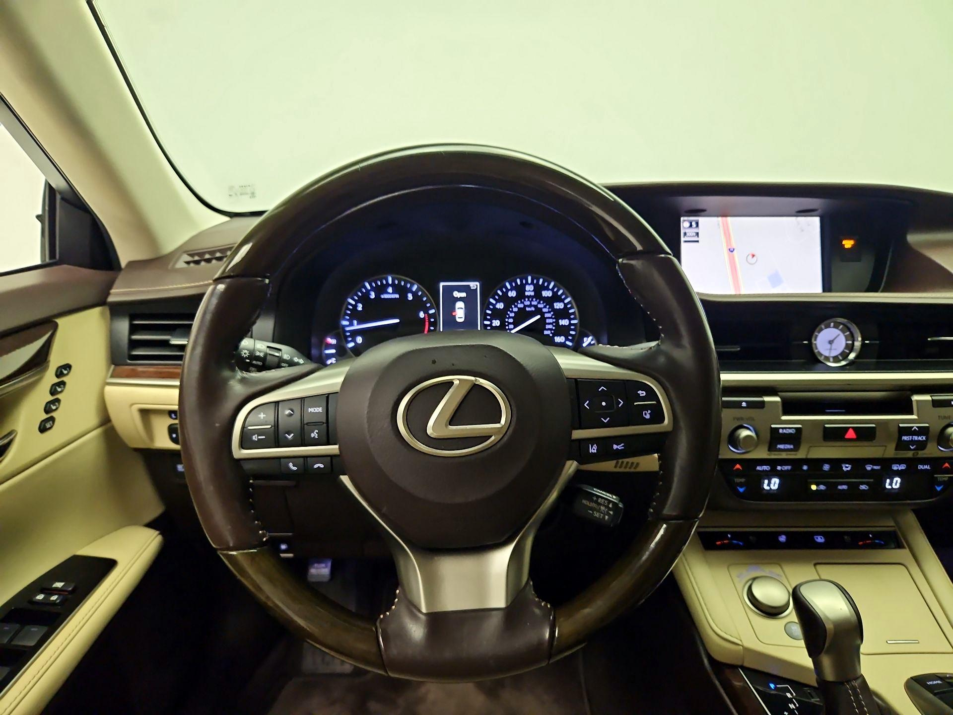 Thumbnail: 2017 Lexus ES - 10