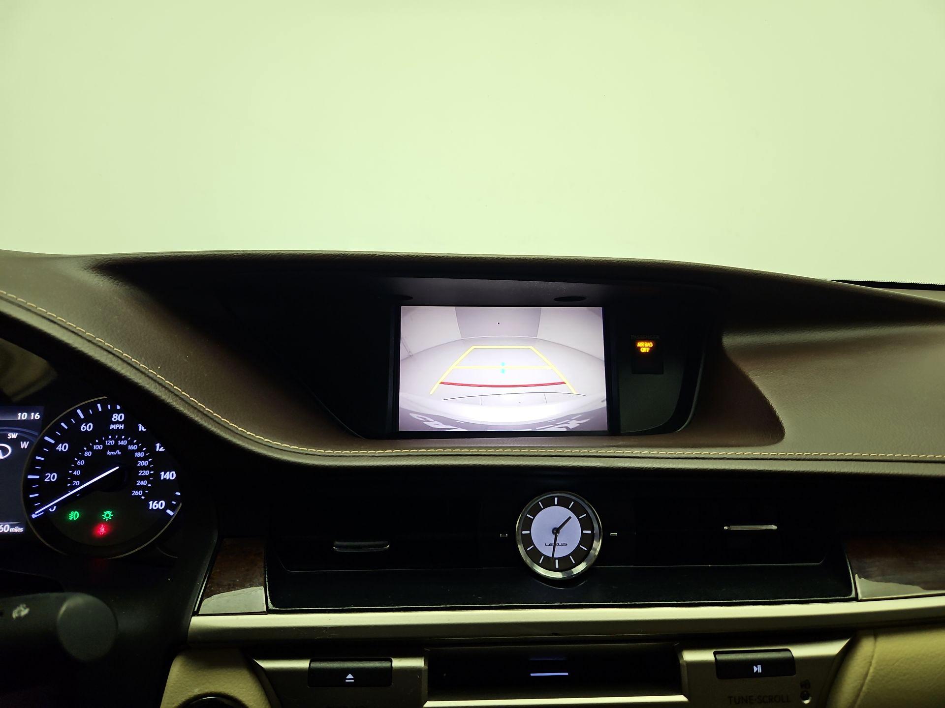 Thumbnail: 2017 Lexus ES - 14