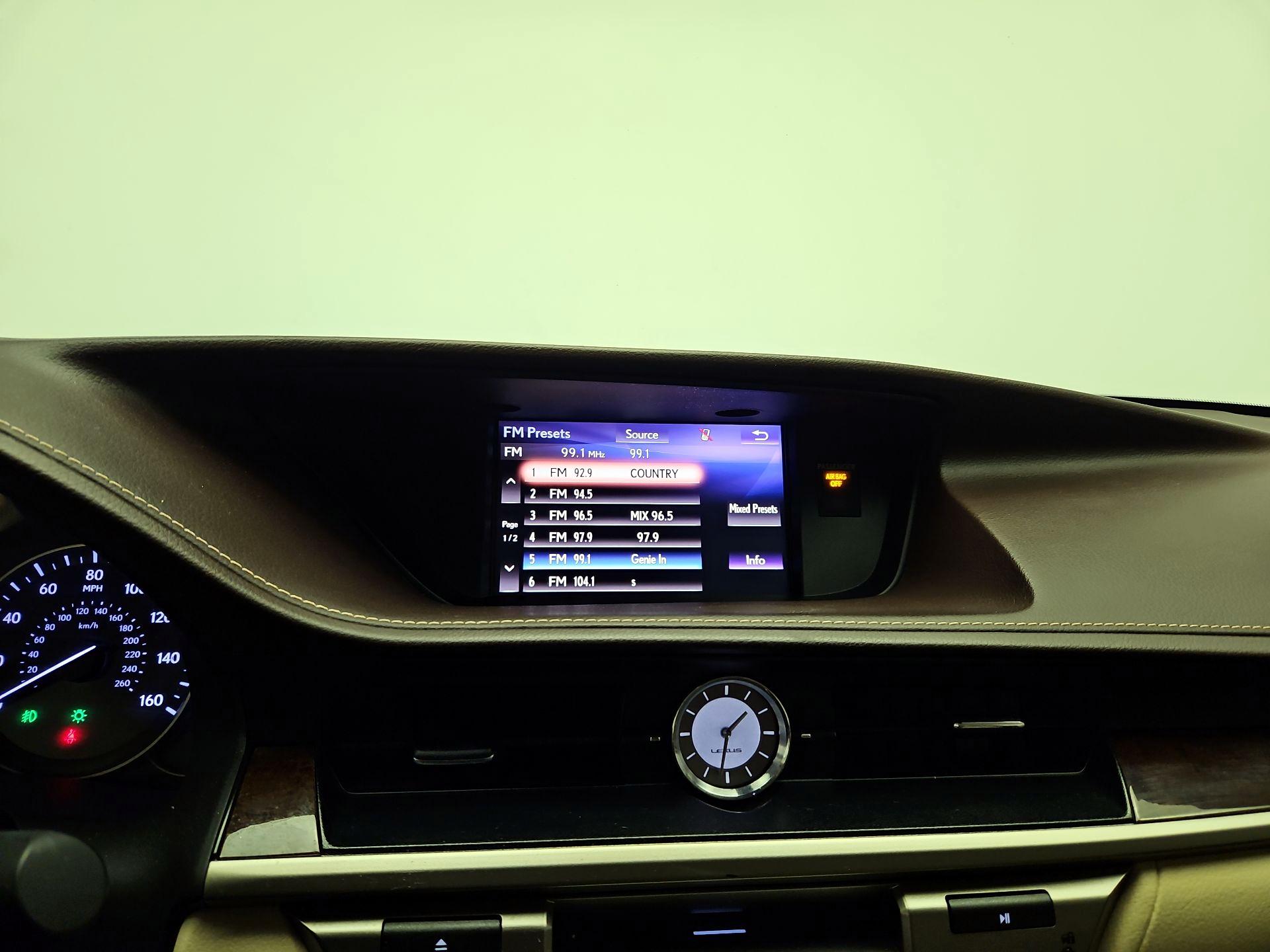 Thumbnail: 2017 Lexus ES - 15