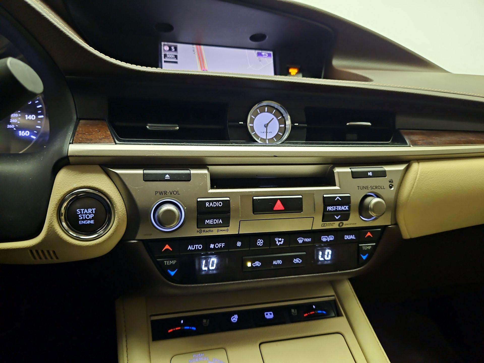Thumbnail: 2017 Lexus ES - 16