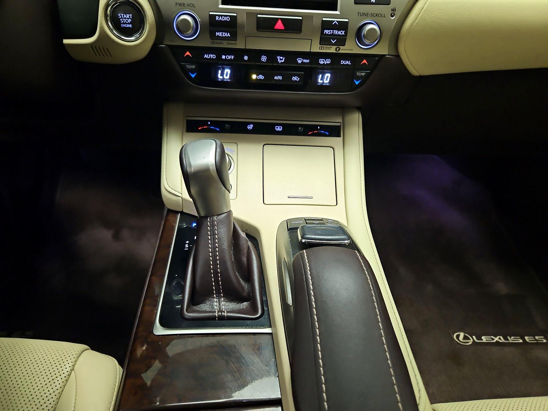 Thumbnail: 2017 Lexus ES - 17