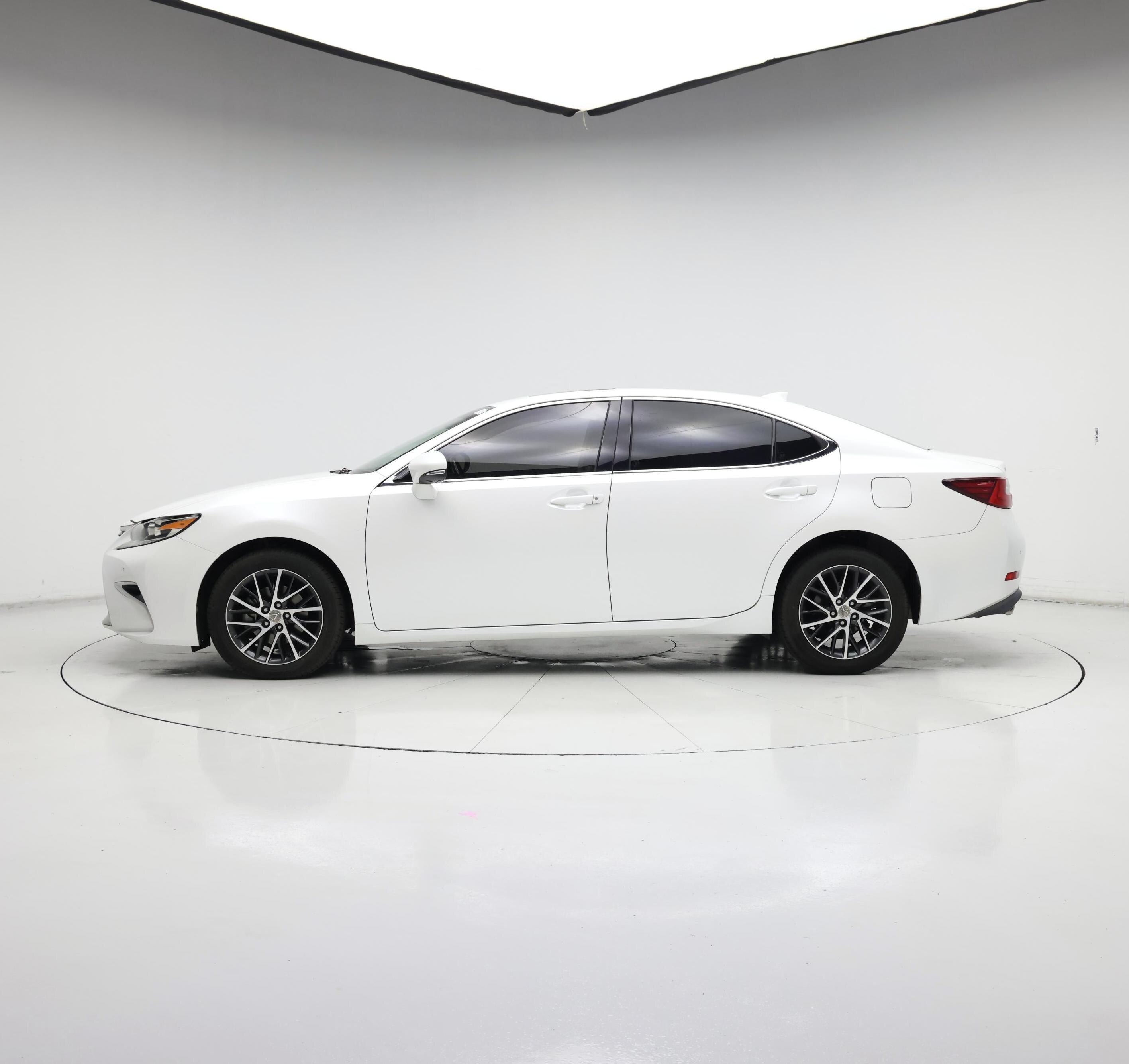 Thumbnail: 2017 Lexus ES - 3