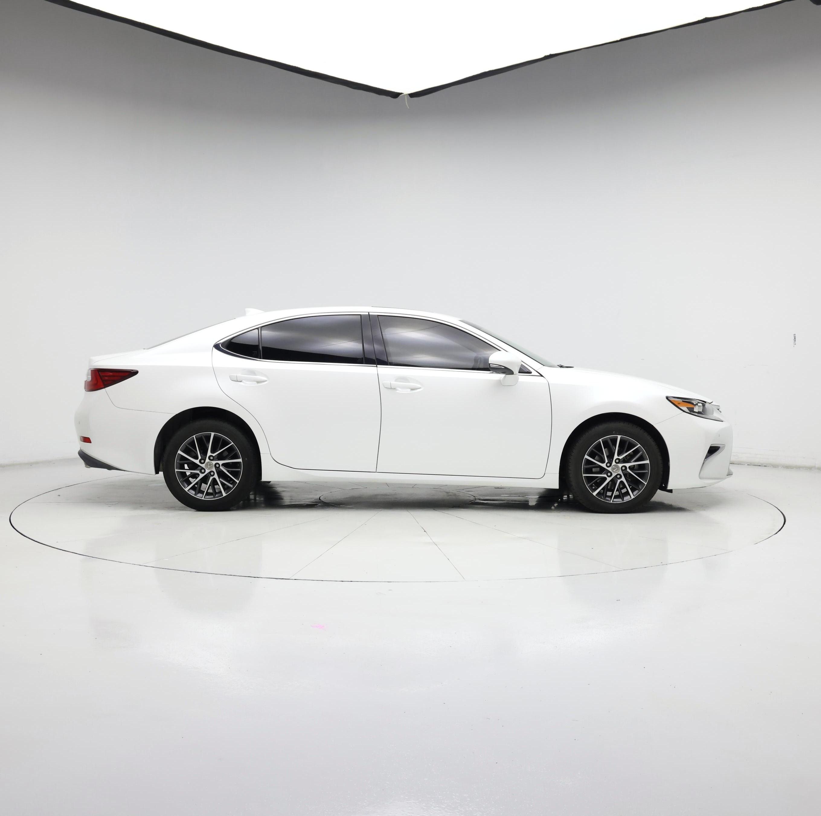 Thumbnail: 2017 Lexus ES - 7