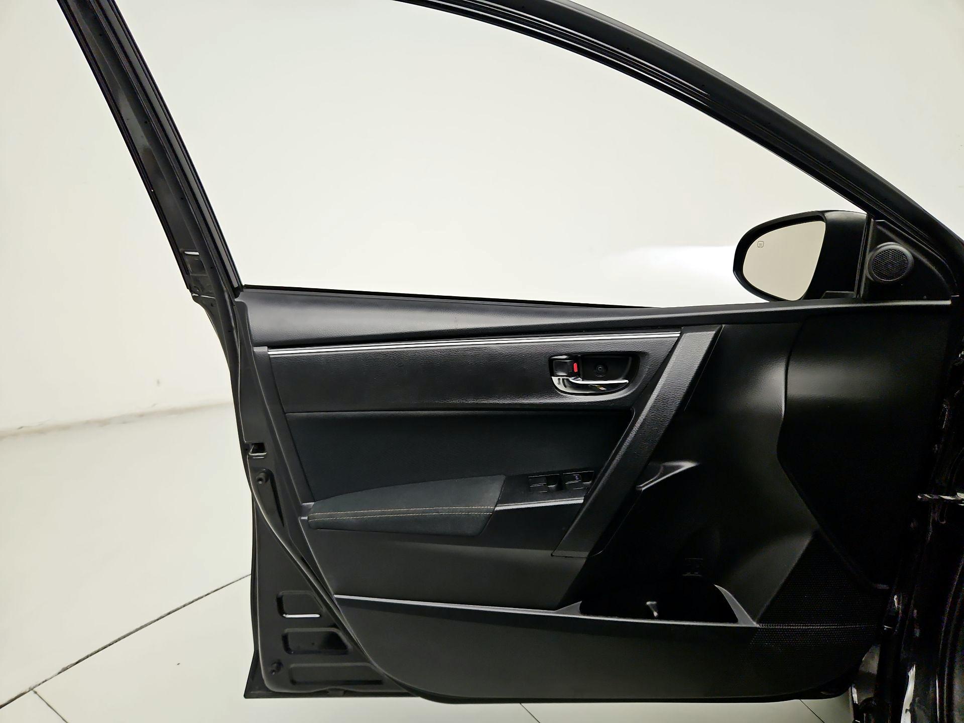 Thumbnail: 2017 Toyota Corolla - 12