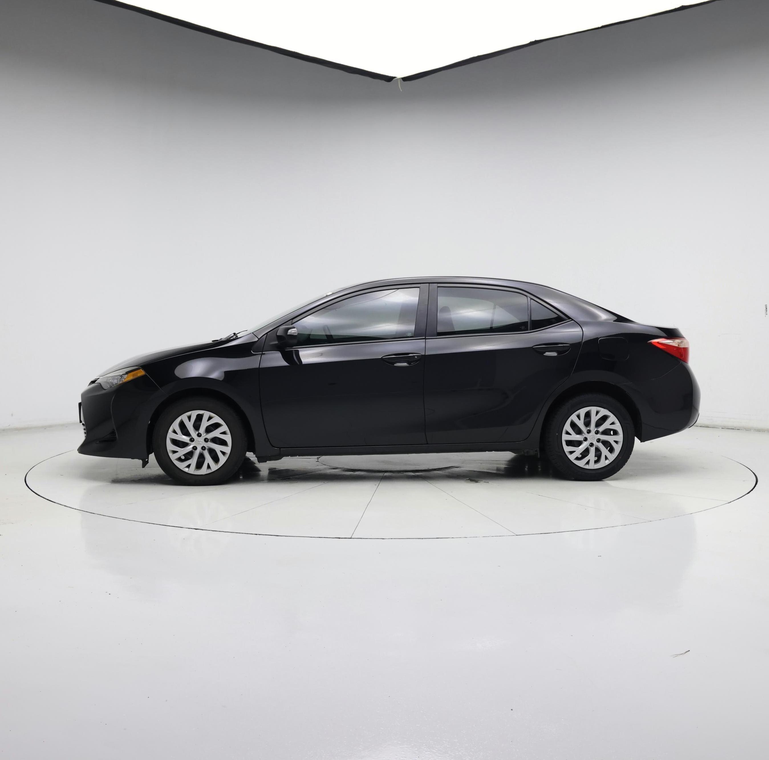 Thumbnail: 2017 Toyota Corolla - 3