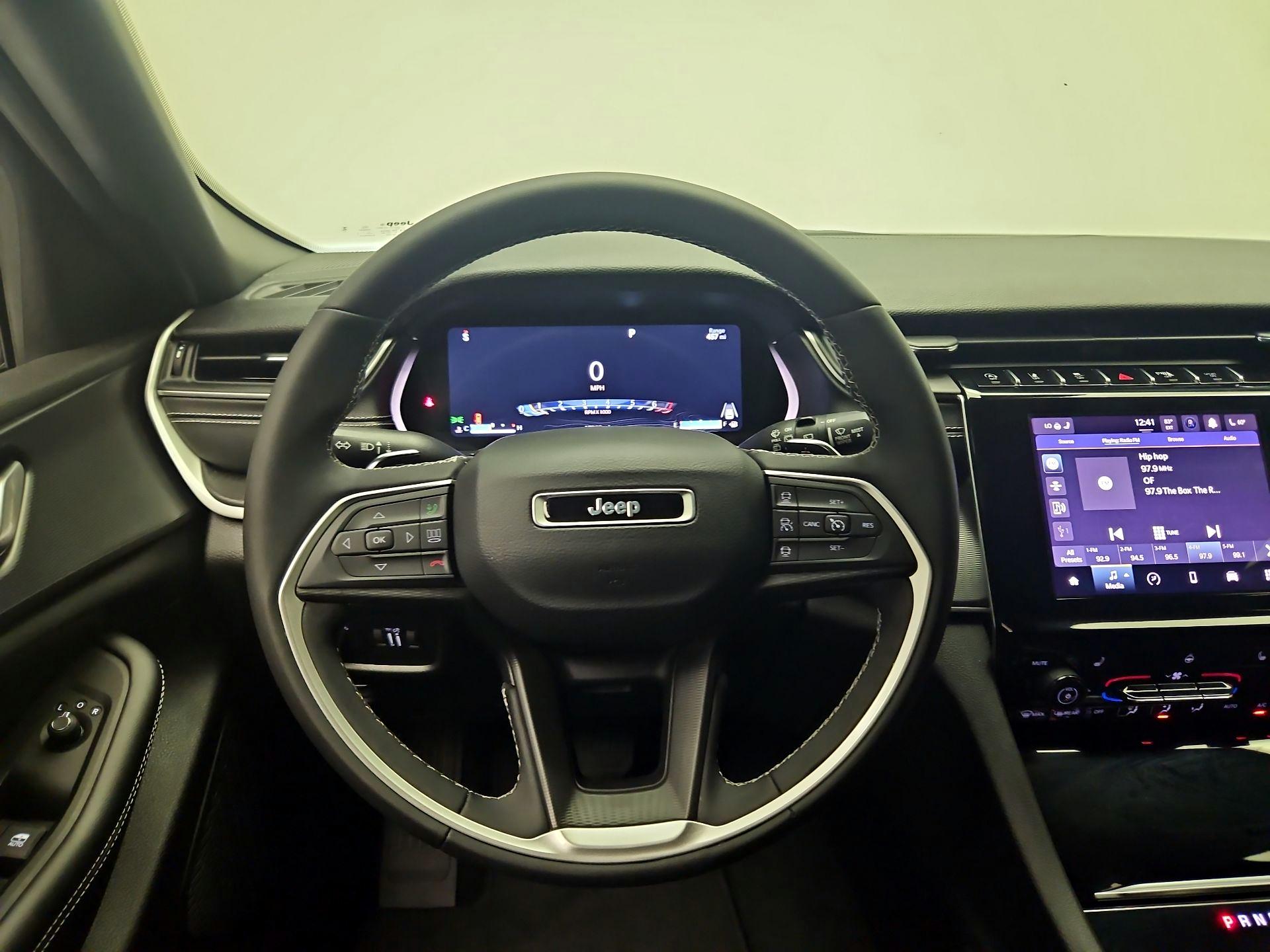 Thumbnail: 2023 Jeep Grand Cherokee - 10