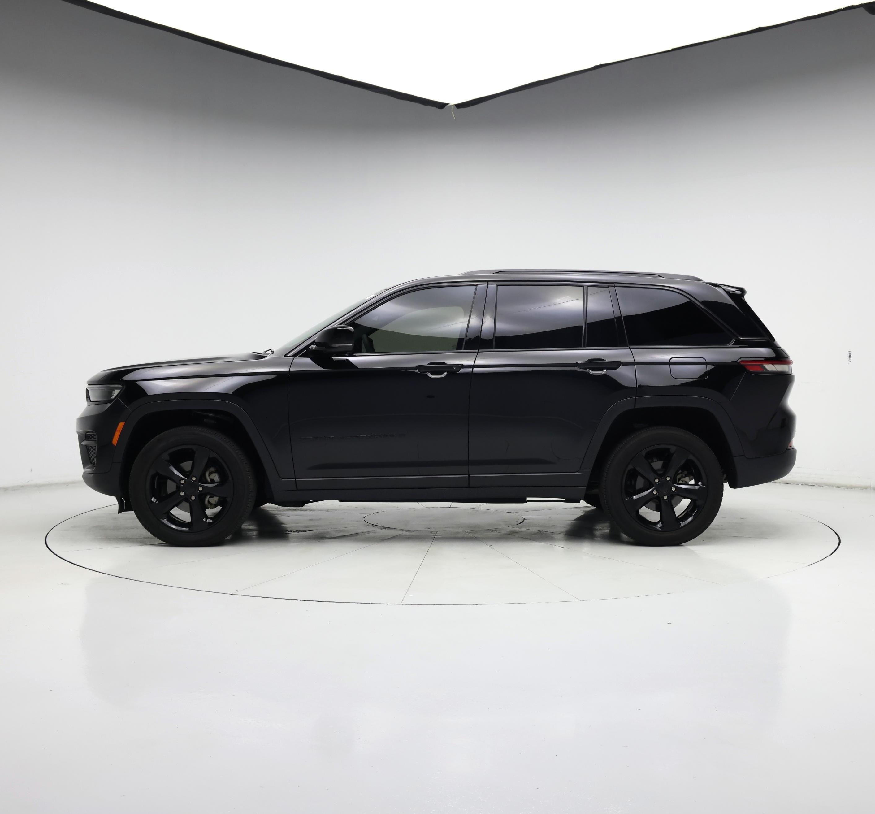 Thumbnail: 2023 Jeep Grand Cherokee - 3