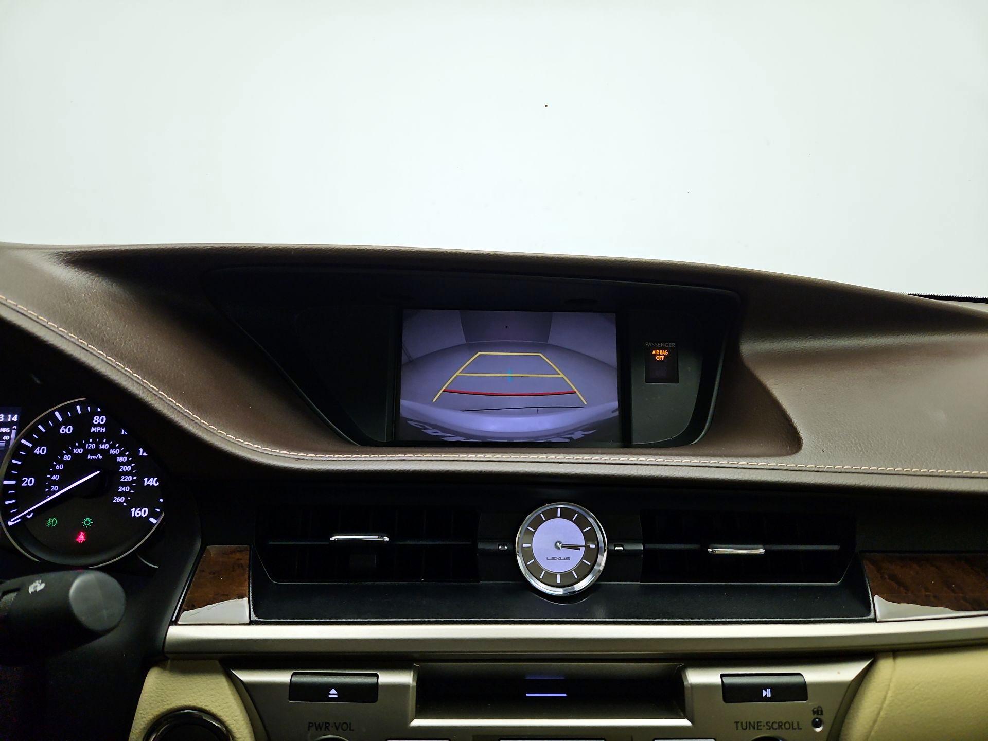Thumbnail: 2018 Lexus ES - 13