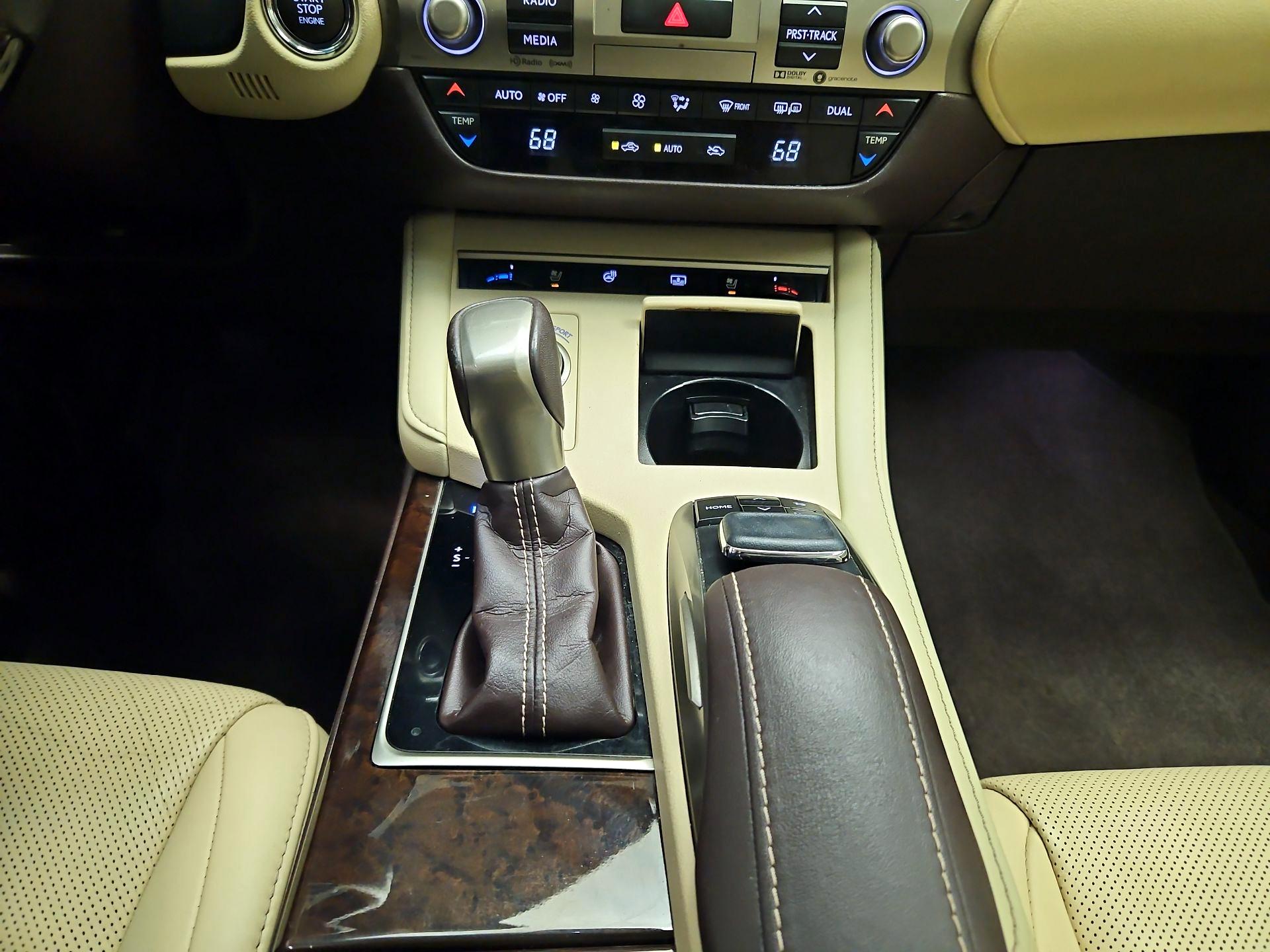 Thumbnail: 2018 Lexus ES - 16