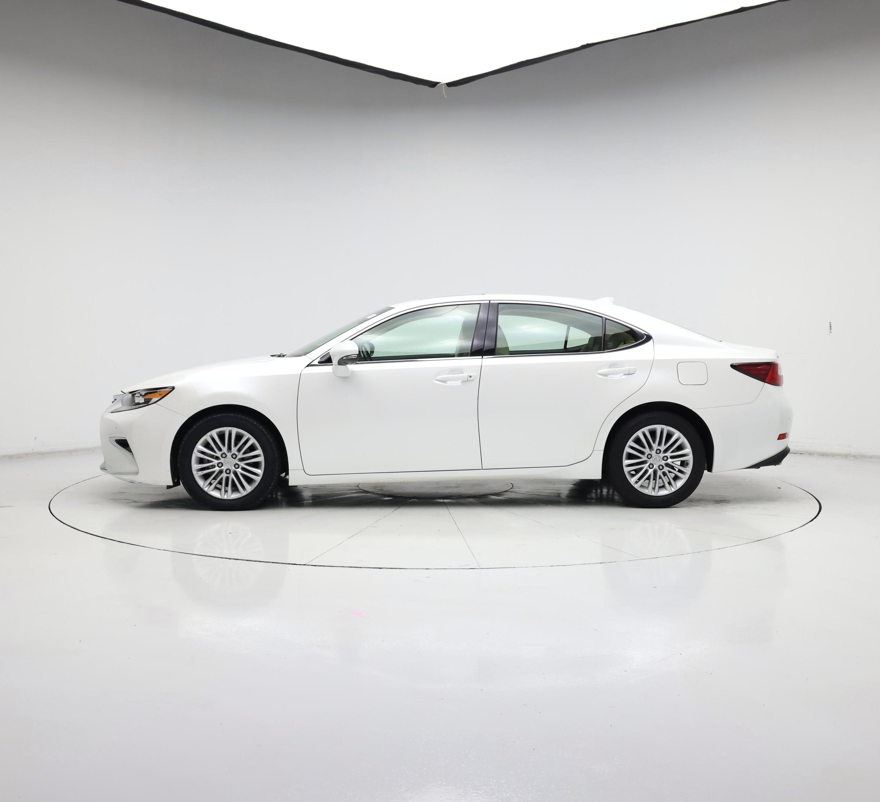 Thumbnail: 2018 Lexus ES - 3