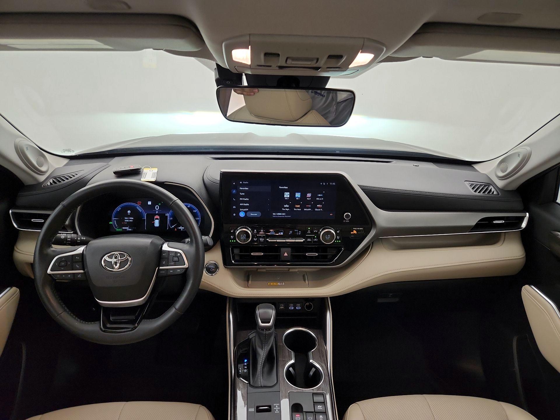 Thumbnail: 2023 Toyota Highlander - 9